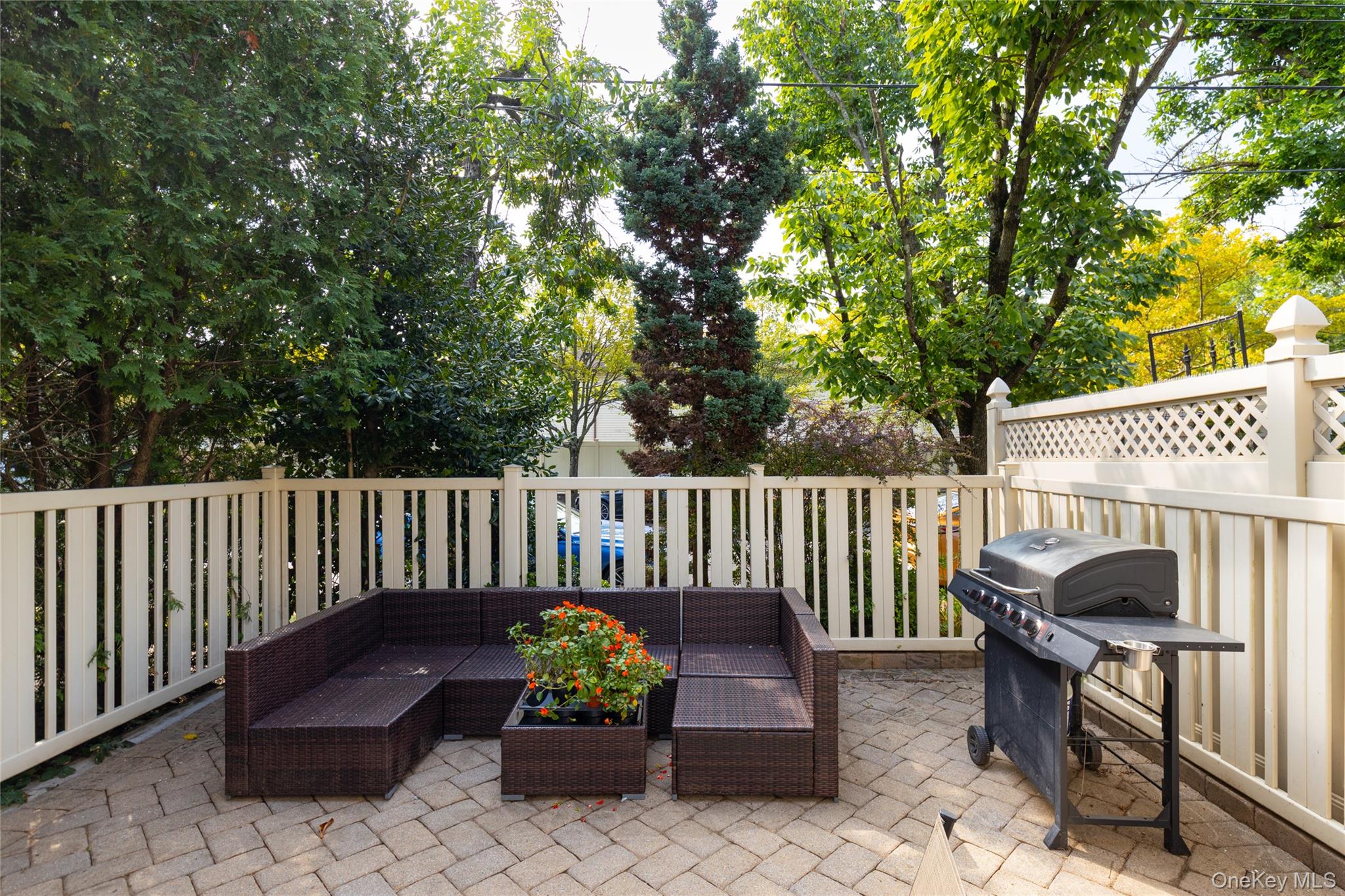 40 Raily Ct, Staten Island, NY 10312