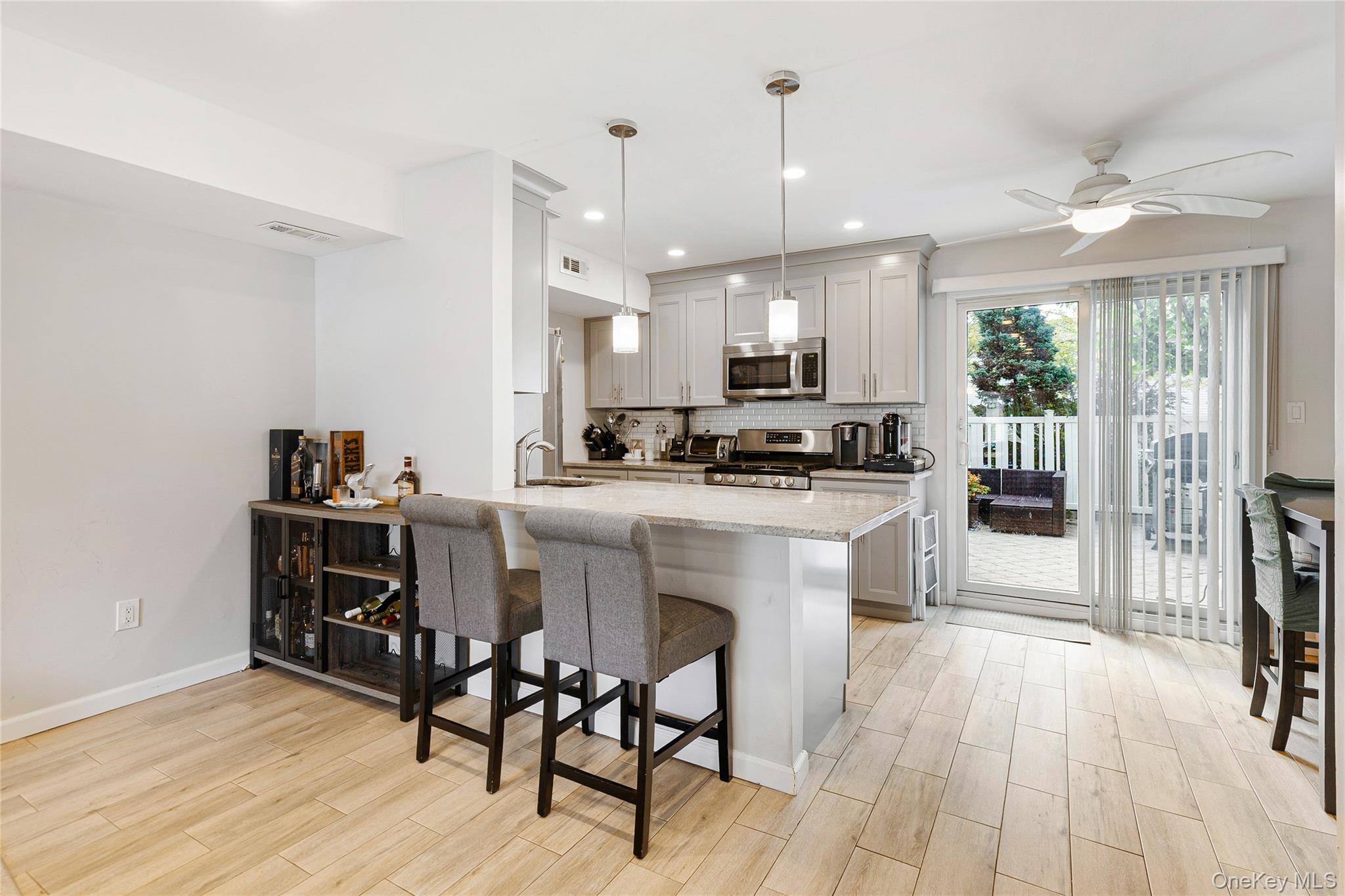 40 Raily Ct, Staten Island, NY 10312