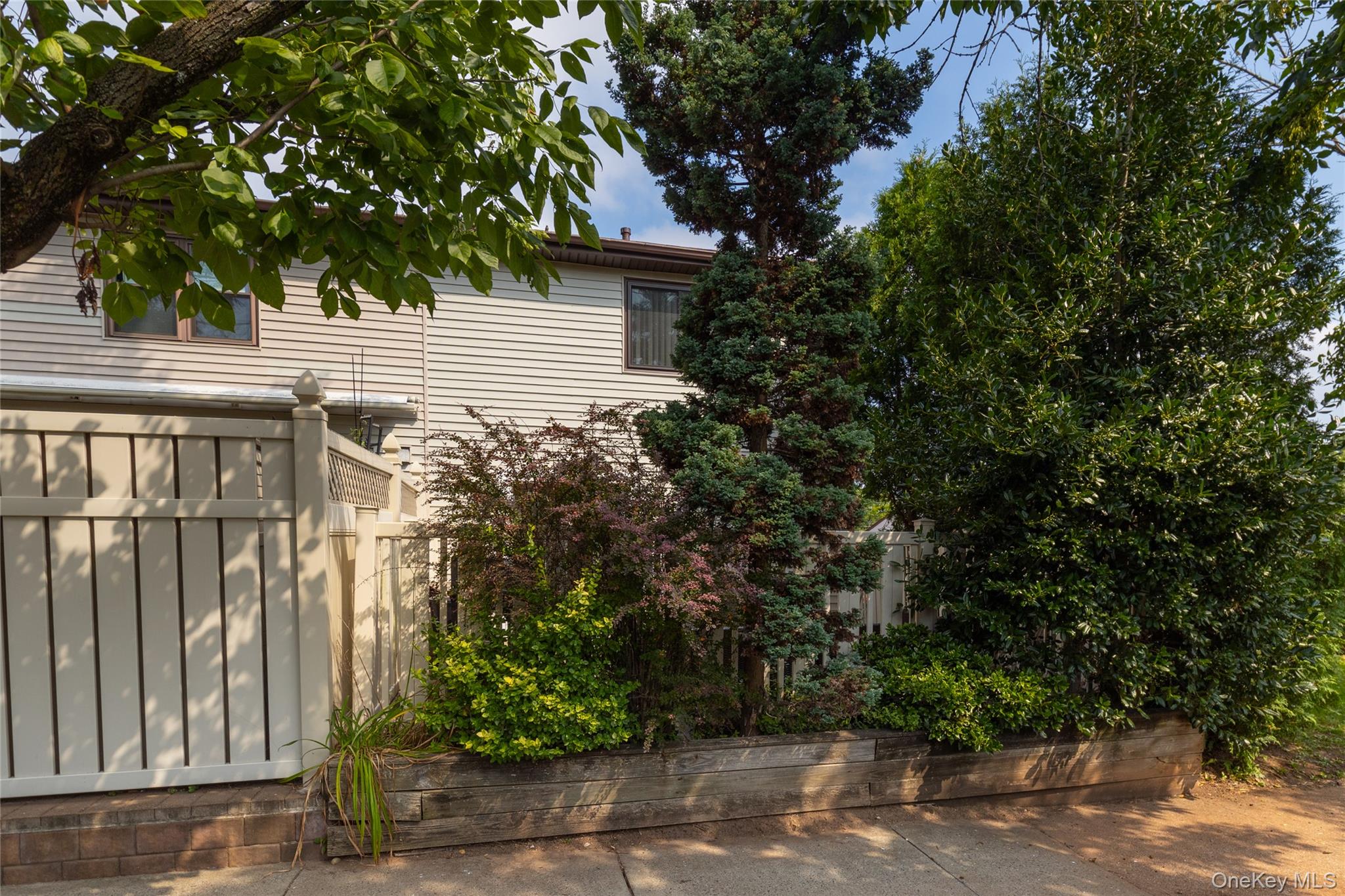 40 Raily Ct, Staten Island, NY 10312