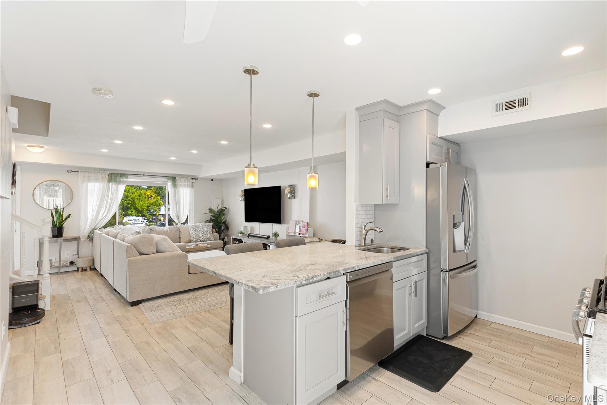 40 Raily Ct, Staten Island, NY 10312