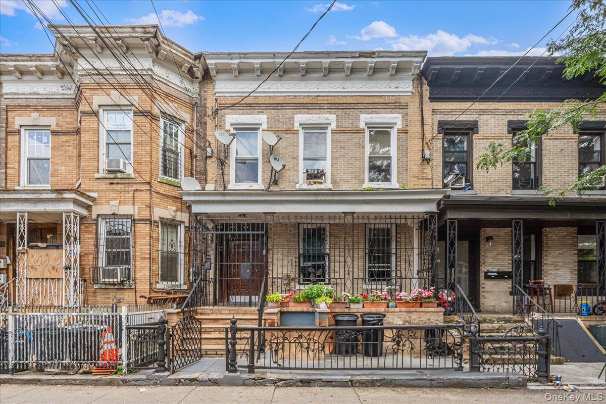 113 Chestnut, Brooklyn, NY 11208