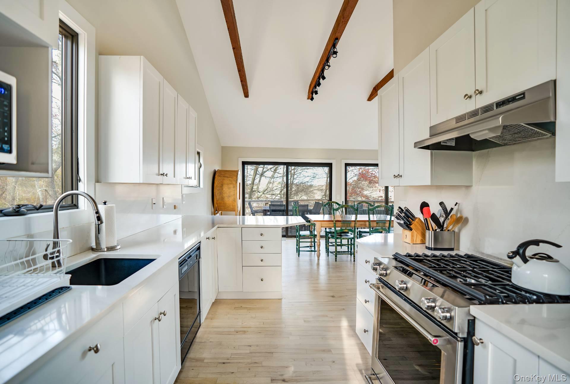 225 Head Of Pond Road, Water Mill, NY 11976