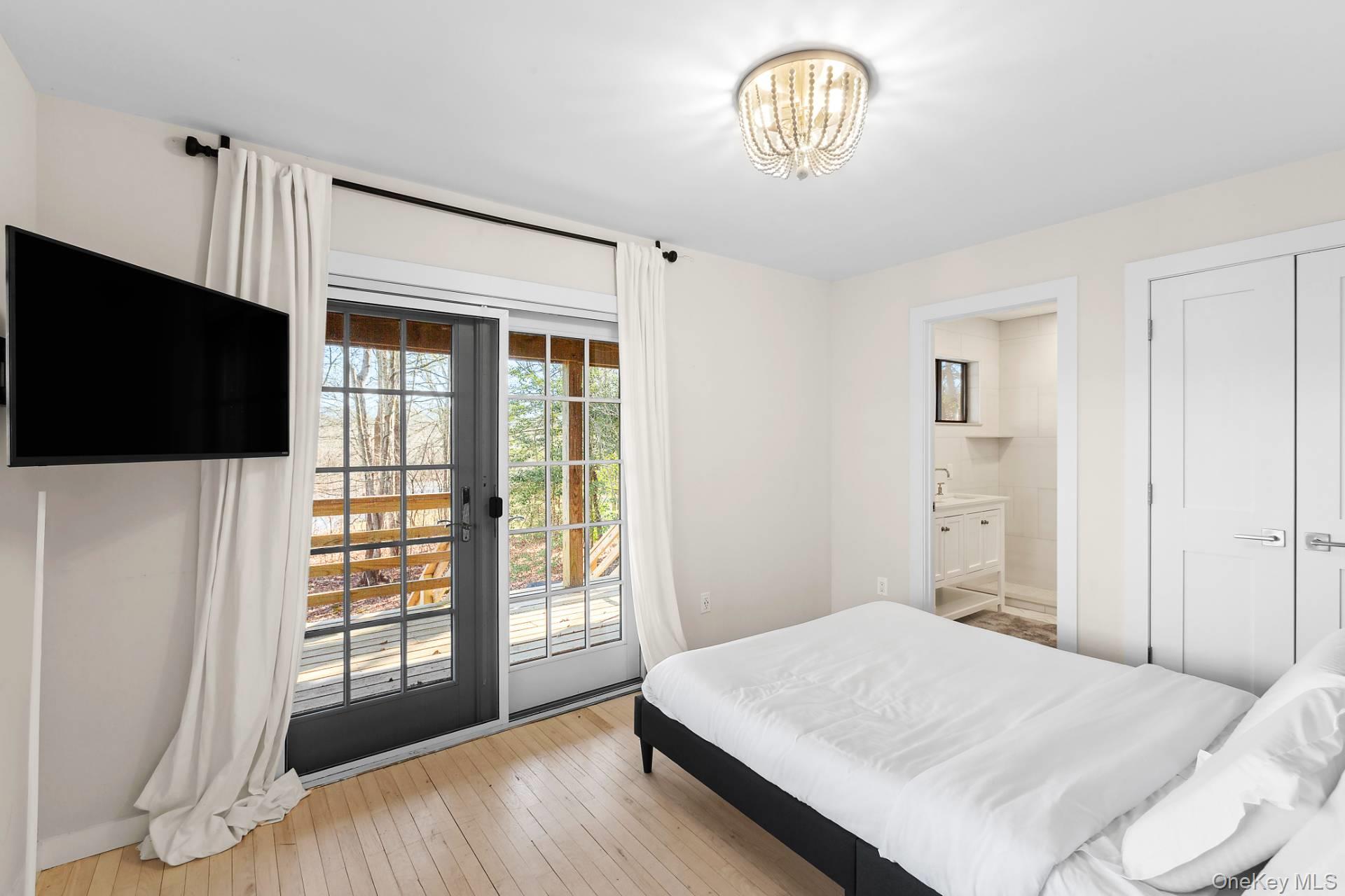 225 Head Of Pond Road, Water Mill, NY 11976