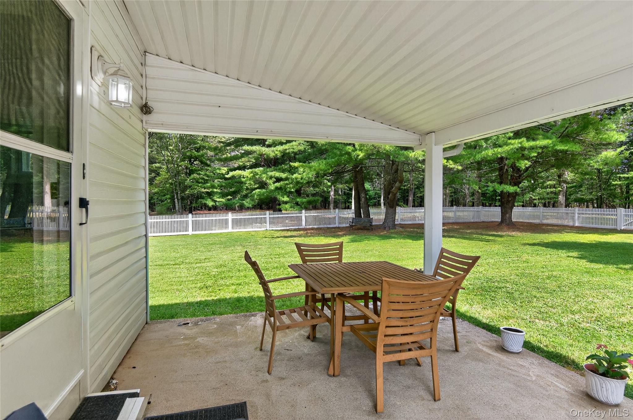 49 Country Road, Medford, NY 11763