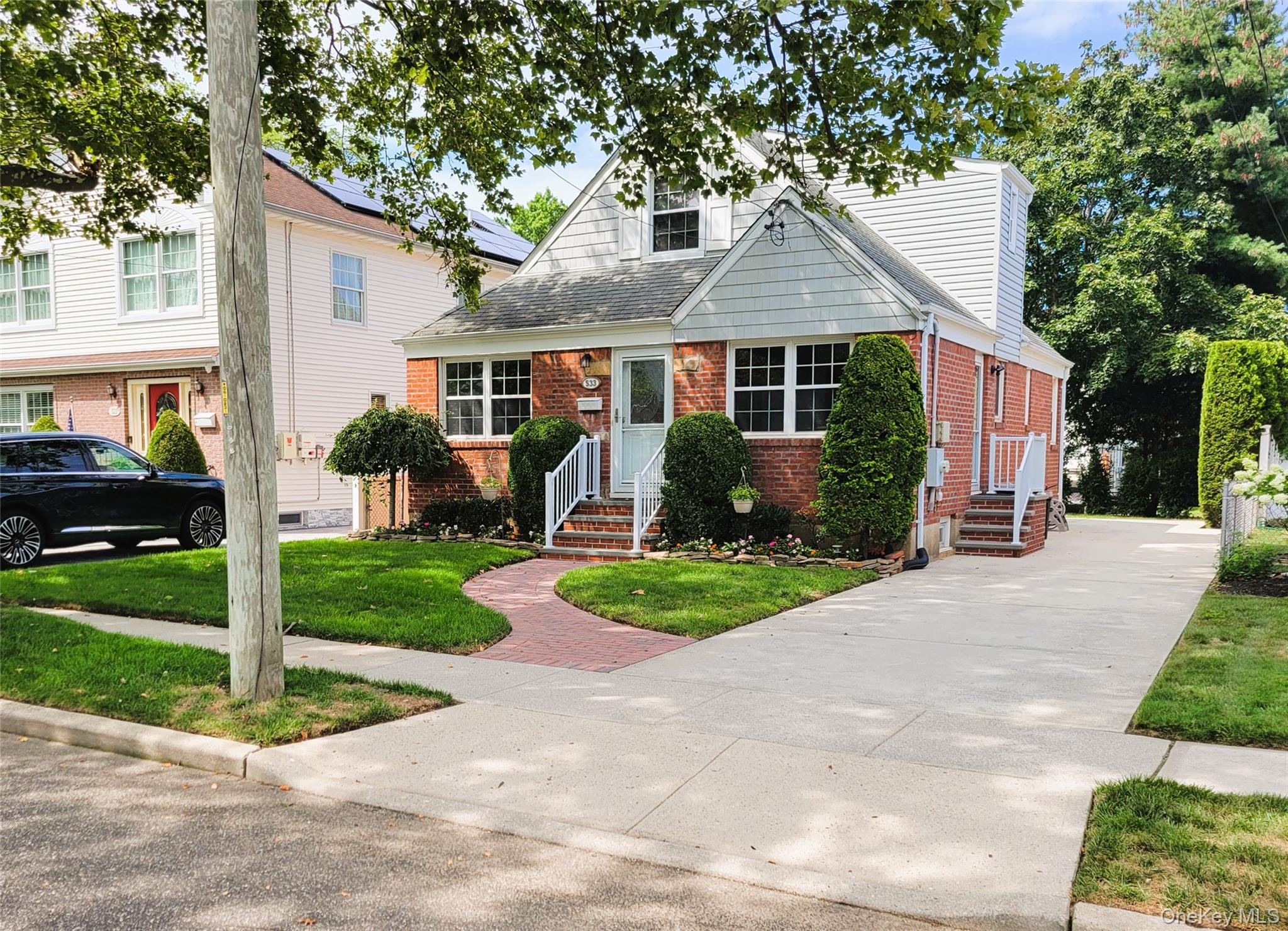 533 10th Avenue, New Hyde Park, NY 11040