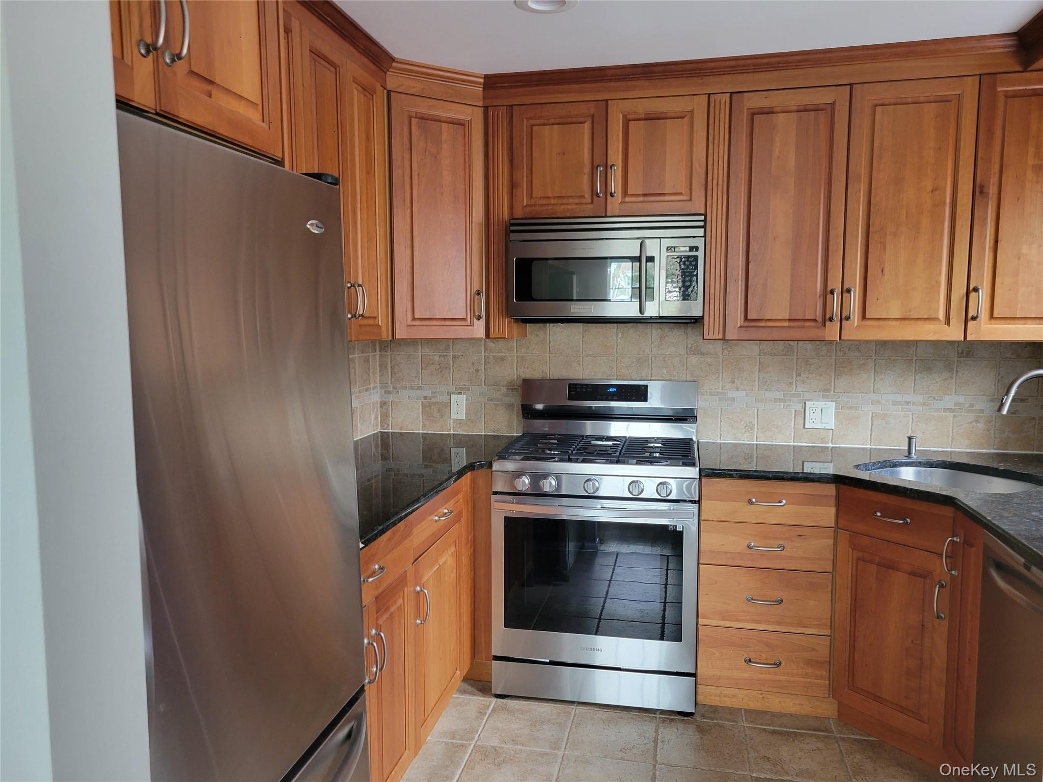 533 10th Avenue, New Hyde Park, NY 11040