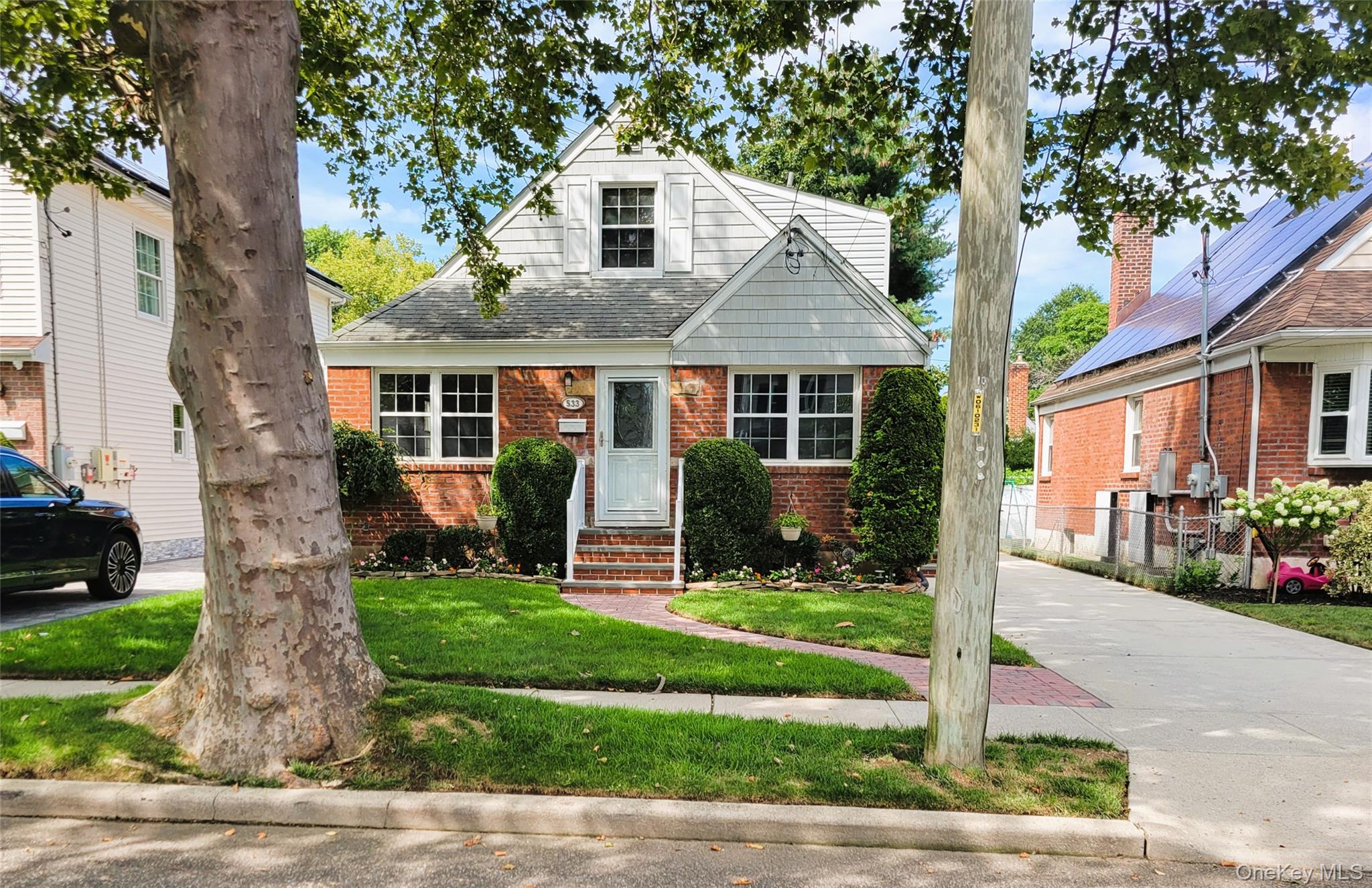 533 10th Avenue, New Hyde Park, NY 11040