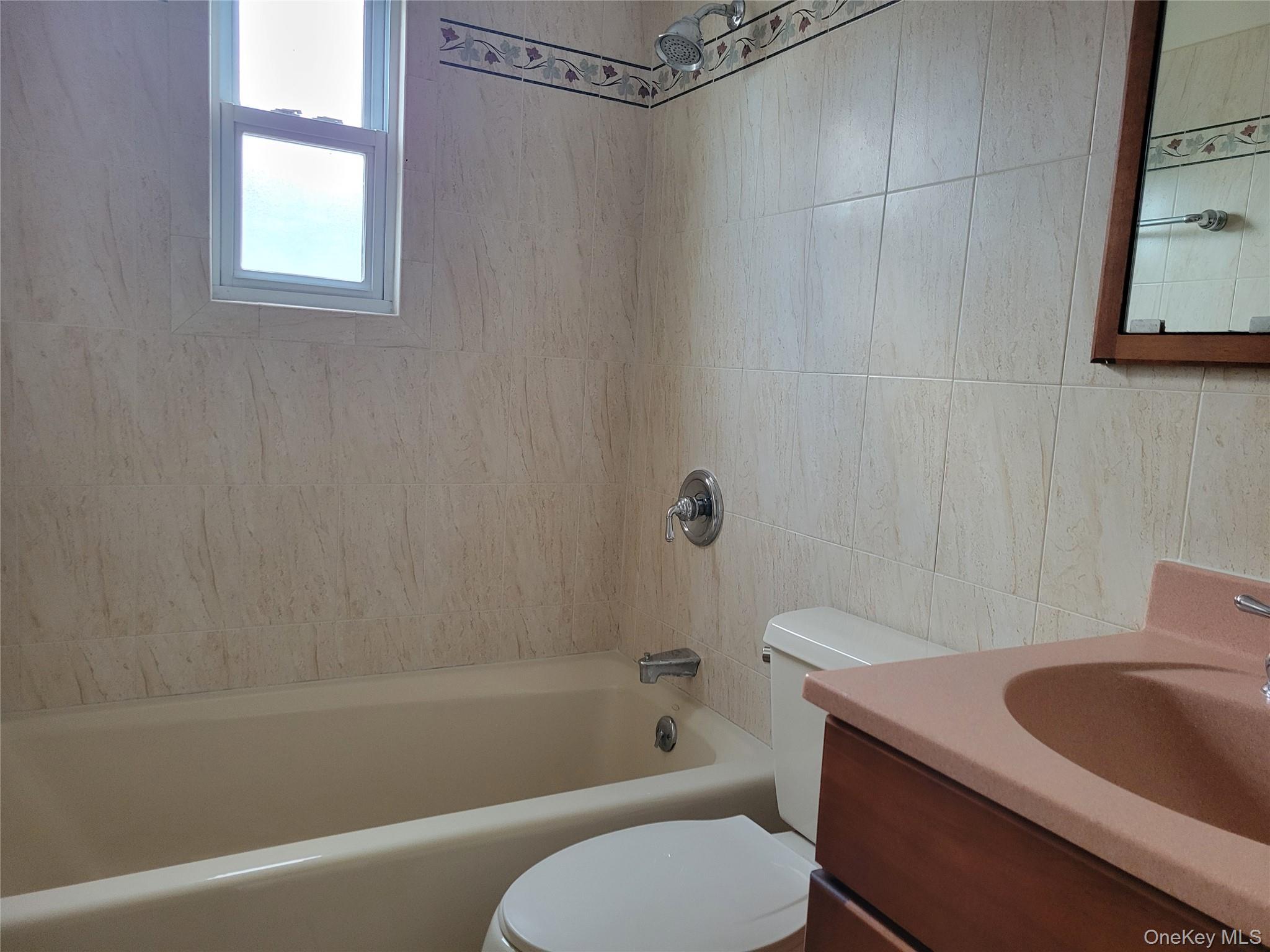 533 10th Avenue, New Hyde Park, NY 11040