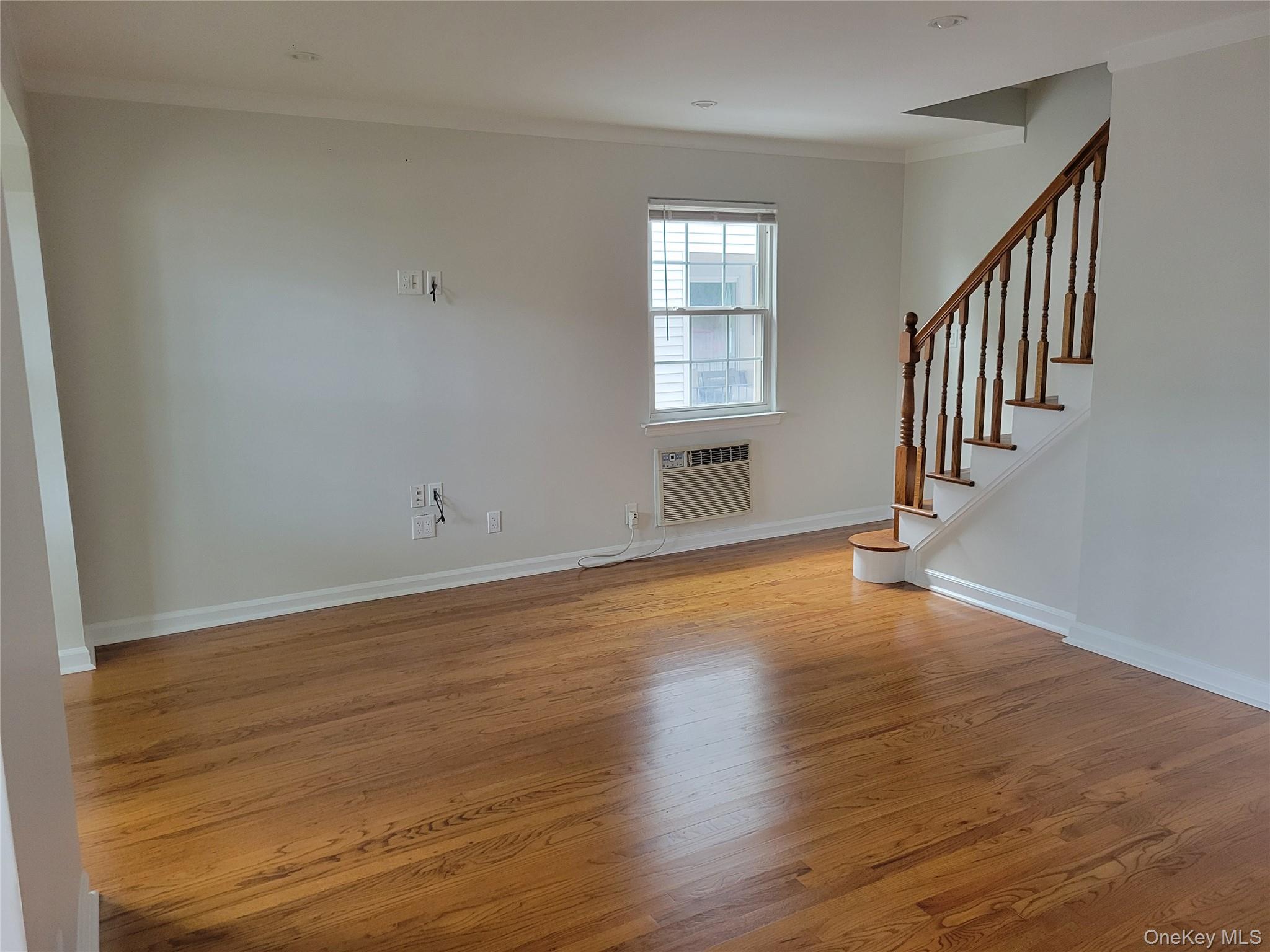 533 10th Avenue, New Hyde Park, NY 11040