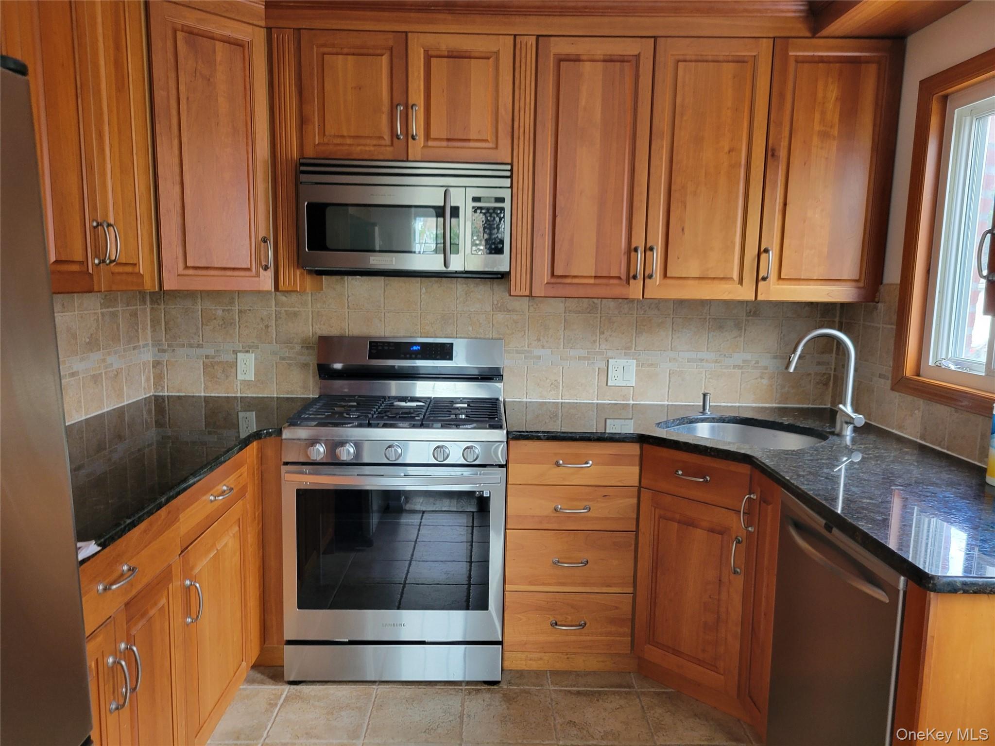 533 10th Avenue, New Hyde Park, NY 11040