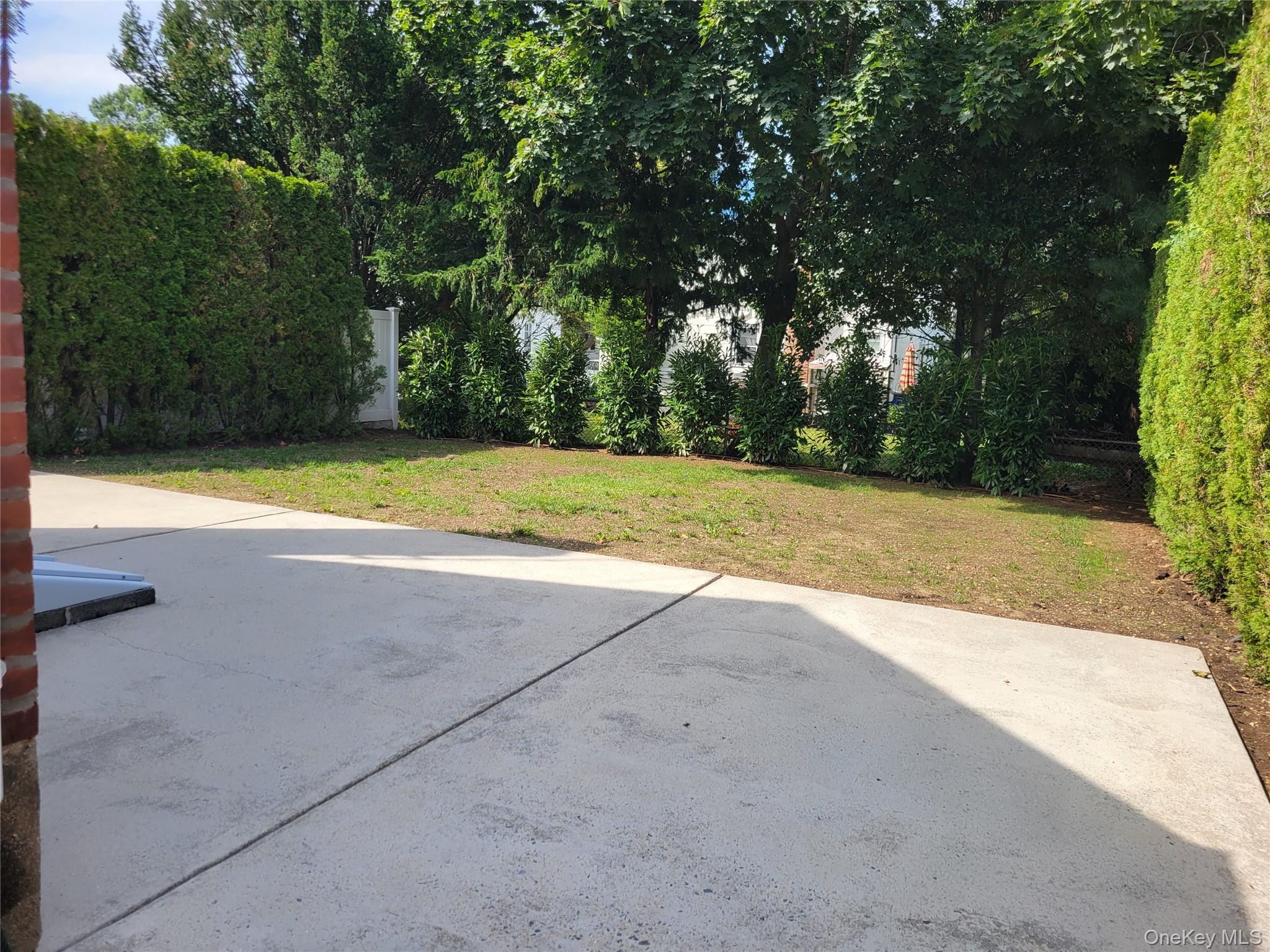 533 10th Avenue, New Hyde Park, NY 11040