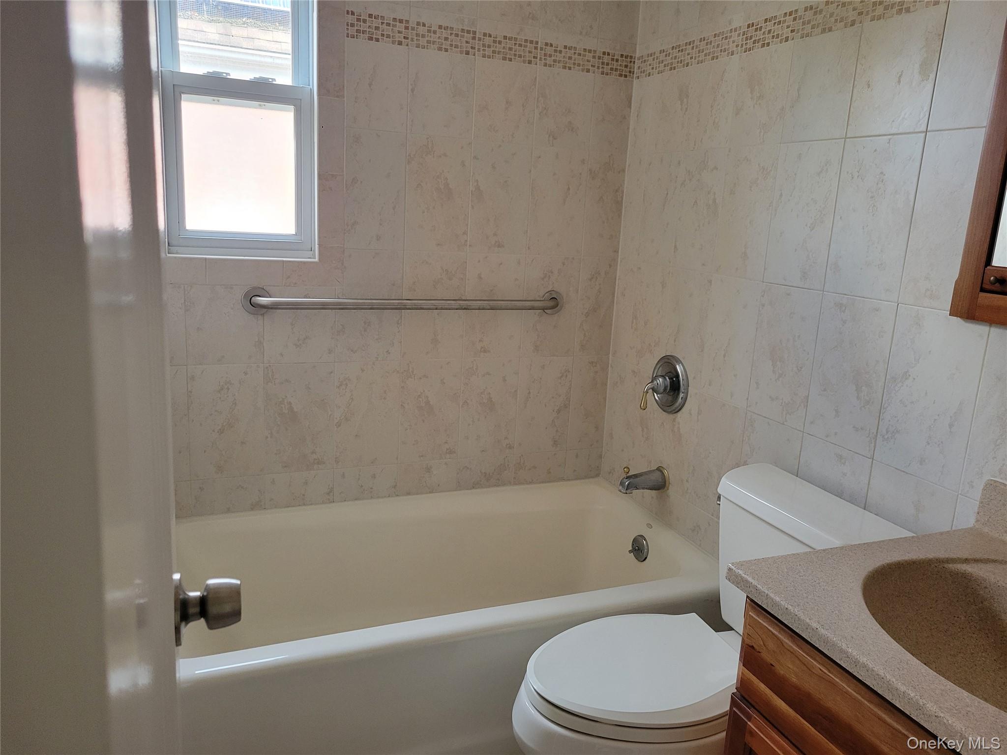 533 10th Avenue, New Hyde Park, NY 11040