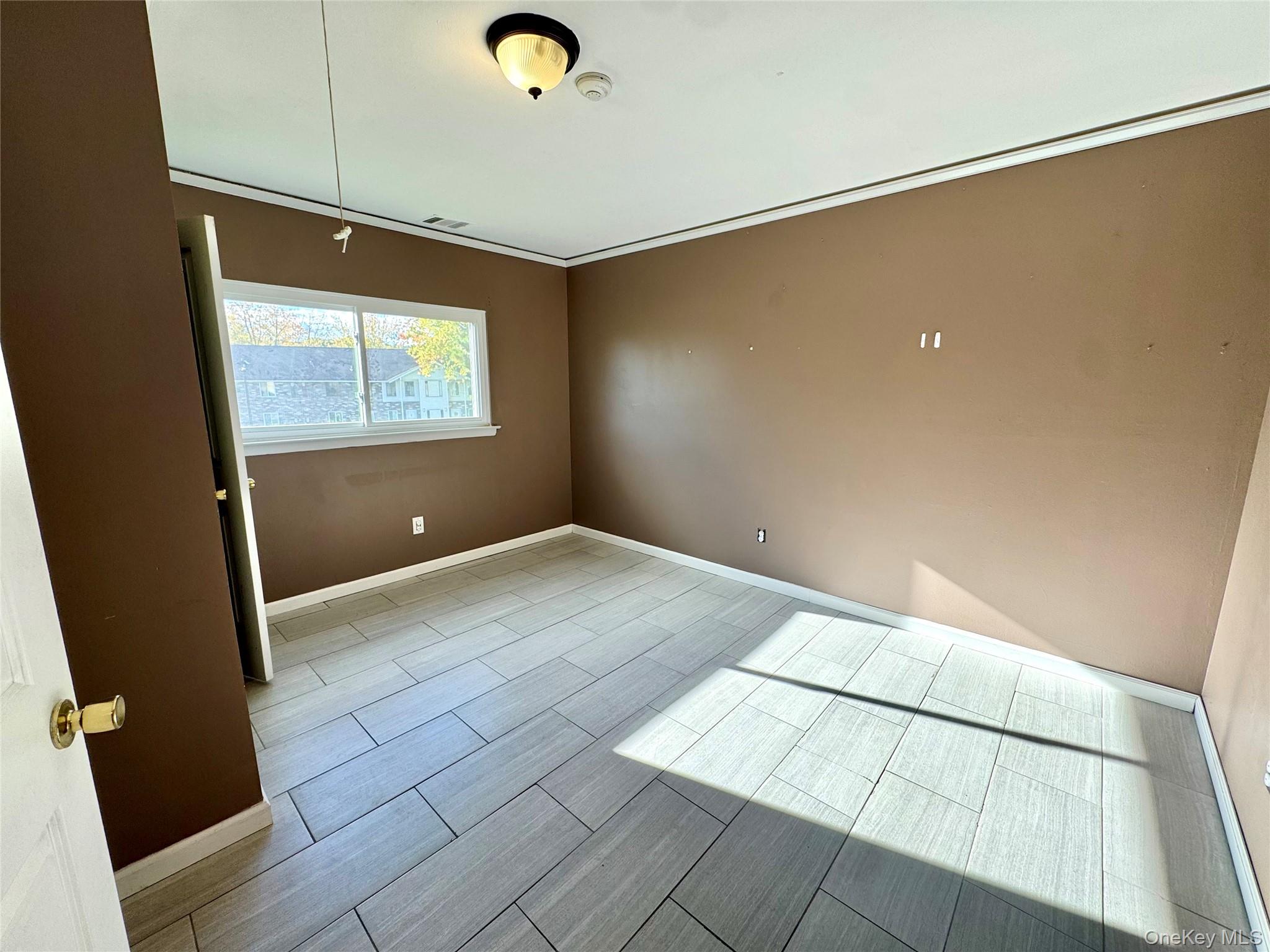 138 N Pointe Circle # 138, Coram, NY 11727