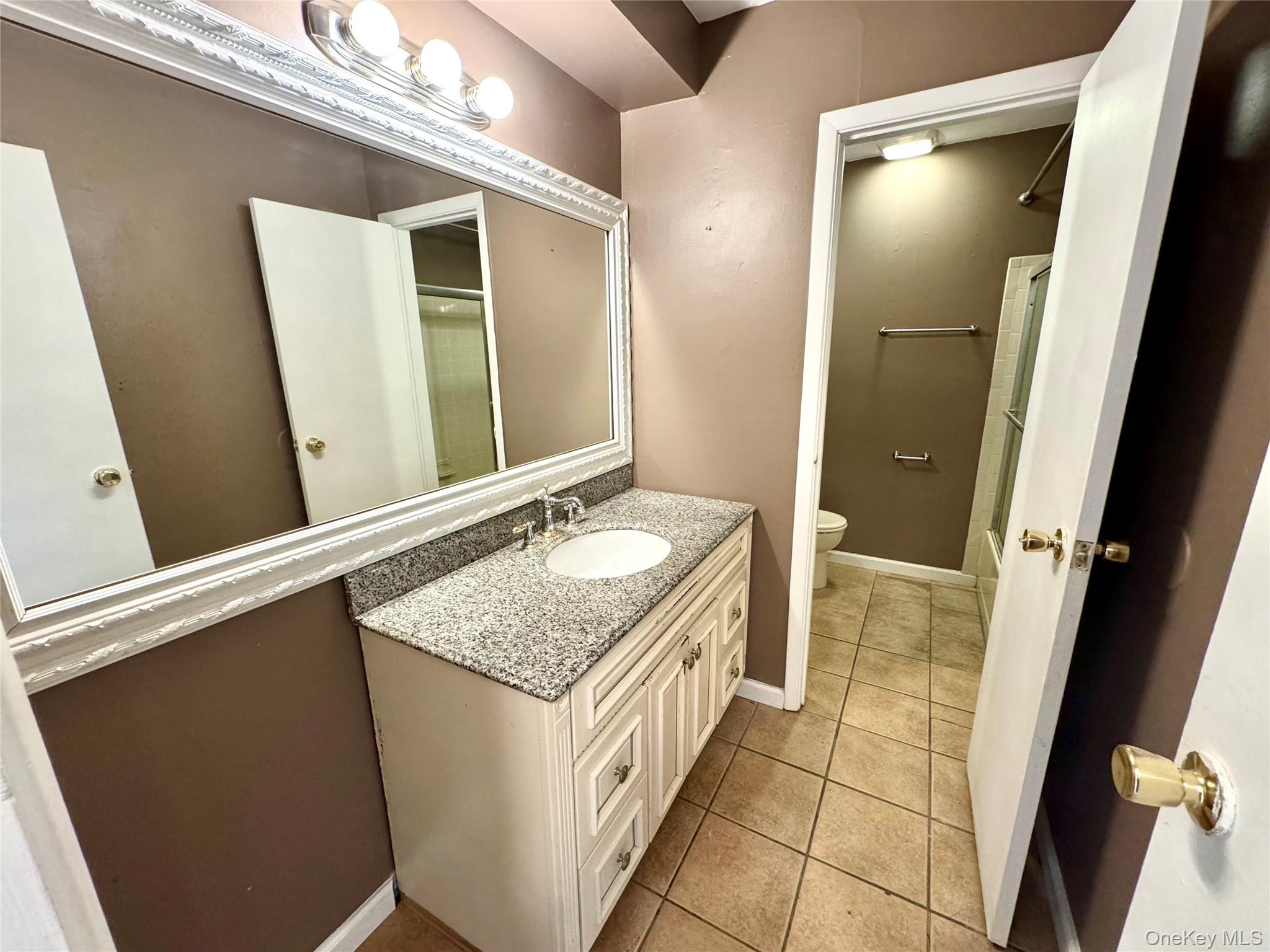 138 N Pointe Circle # 138, Coram, NY 11727