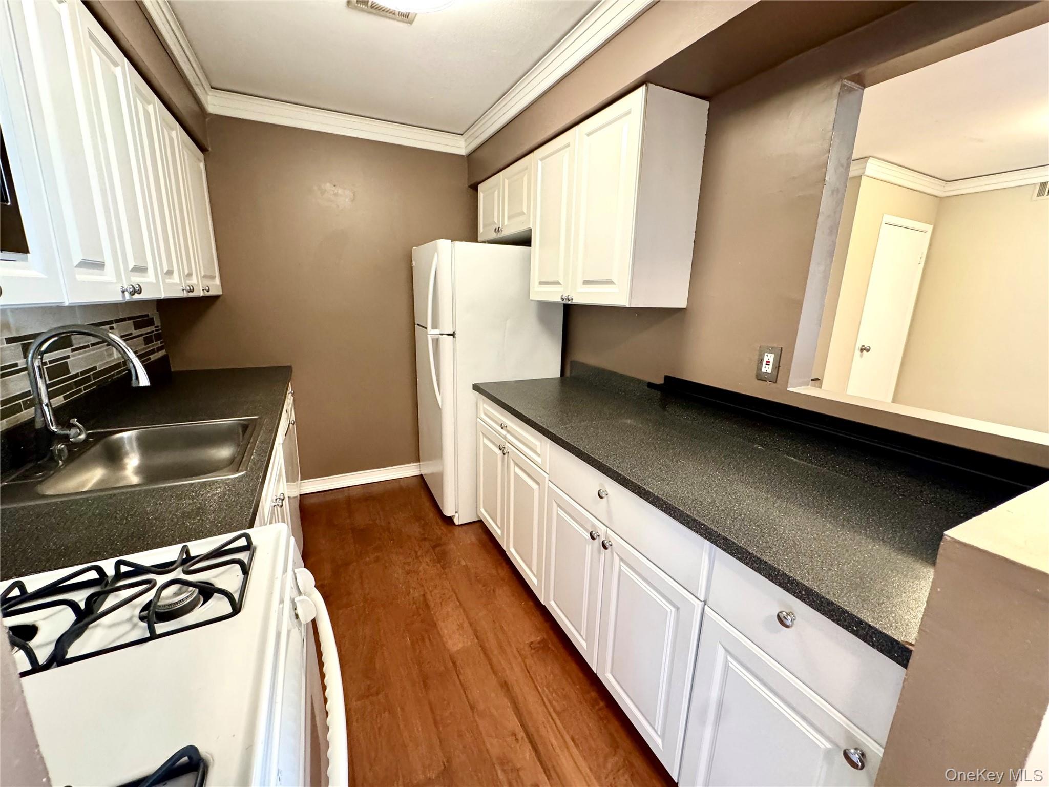 138 N Pointe Circle # 138, Coram, NY 11727