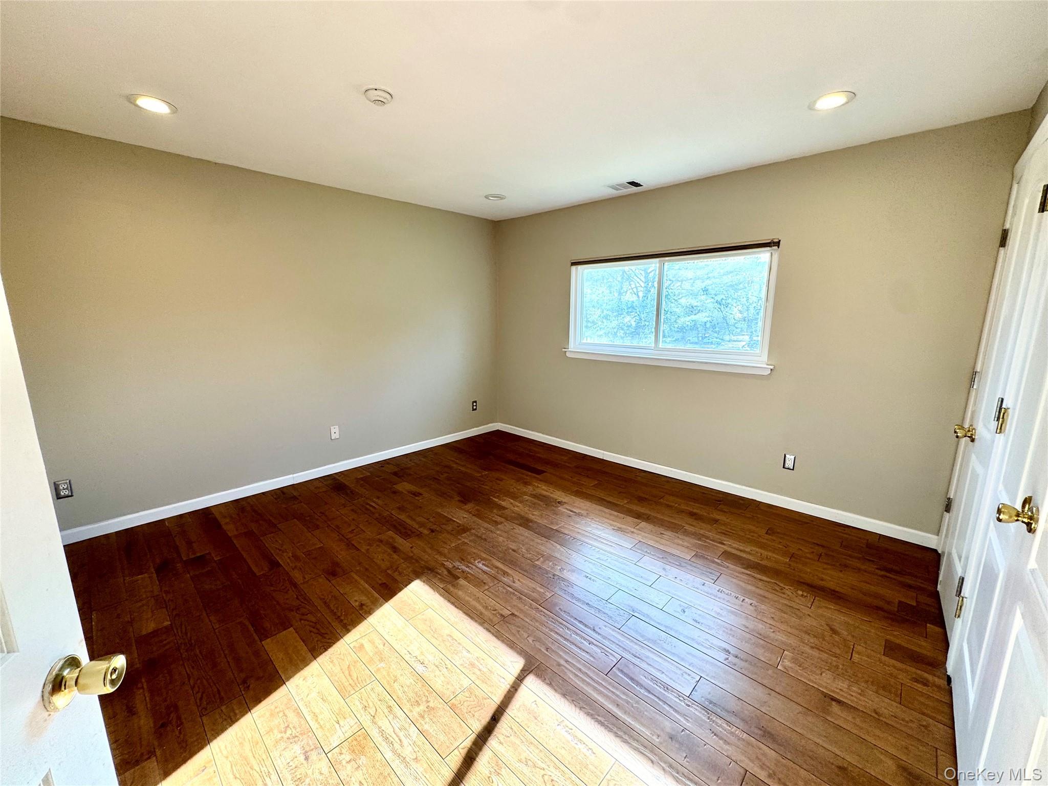 138 N Pointe Circle # 138, Coram, NY 11727