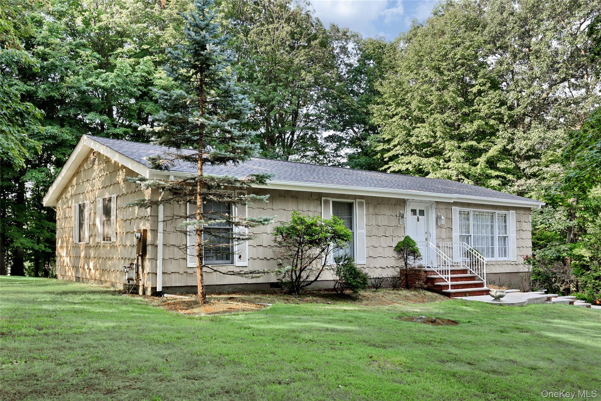 9 Lancaster Lane, Chestnut Ridge, NY 10952