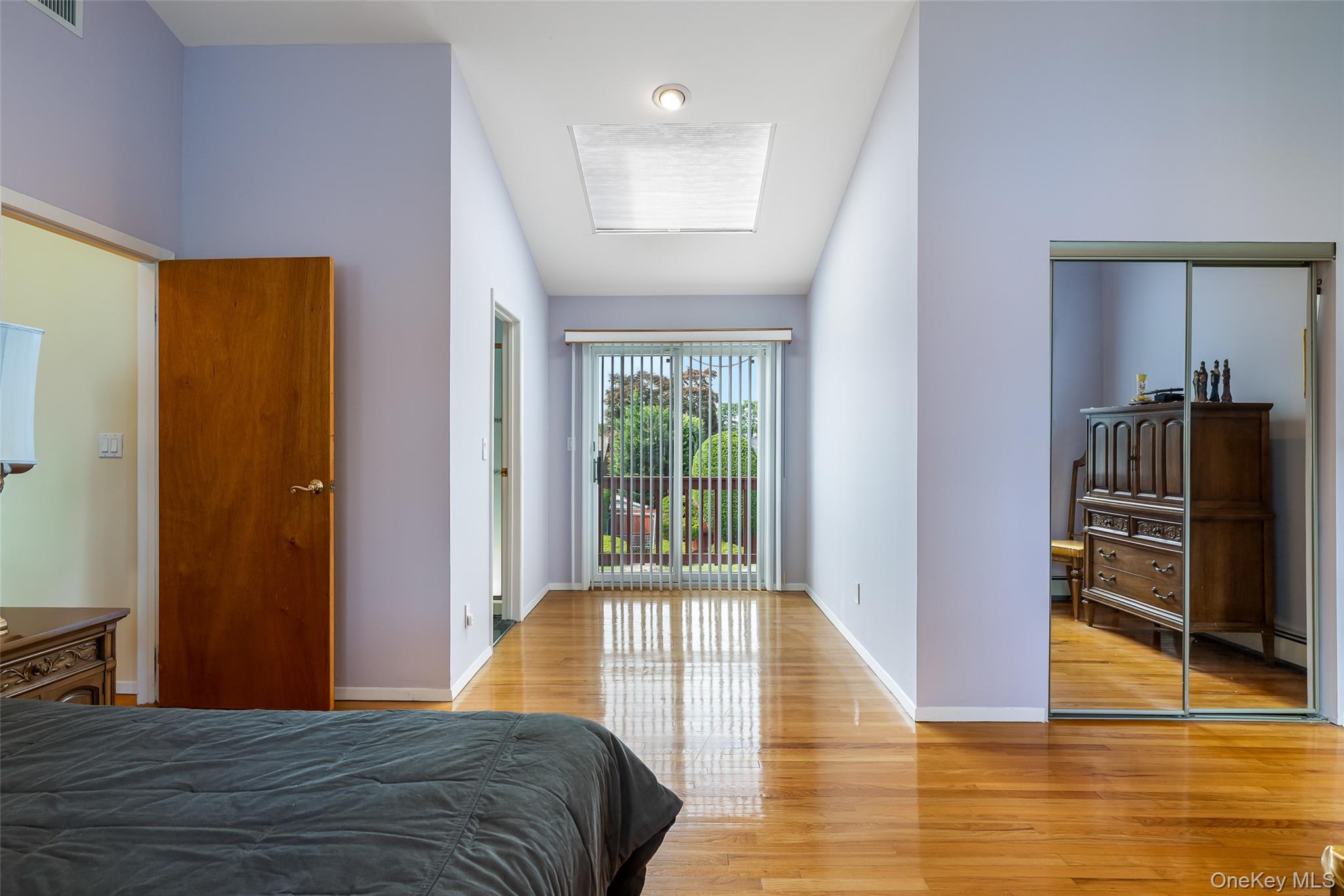 27 Beverly Road, Farmingdale, NY 11735