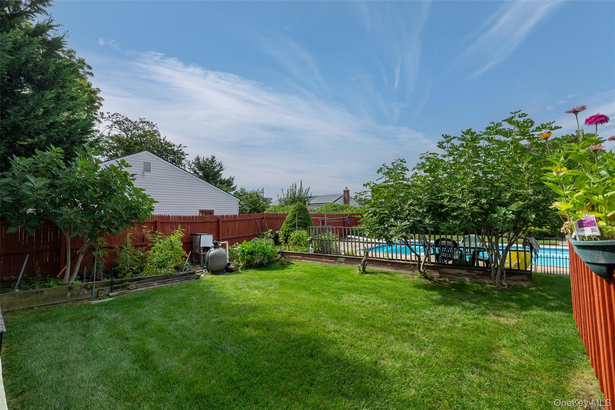 27 Beverly Road, Farmingdale, NY 11735