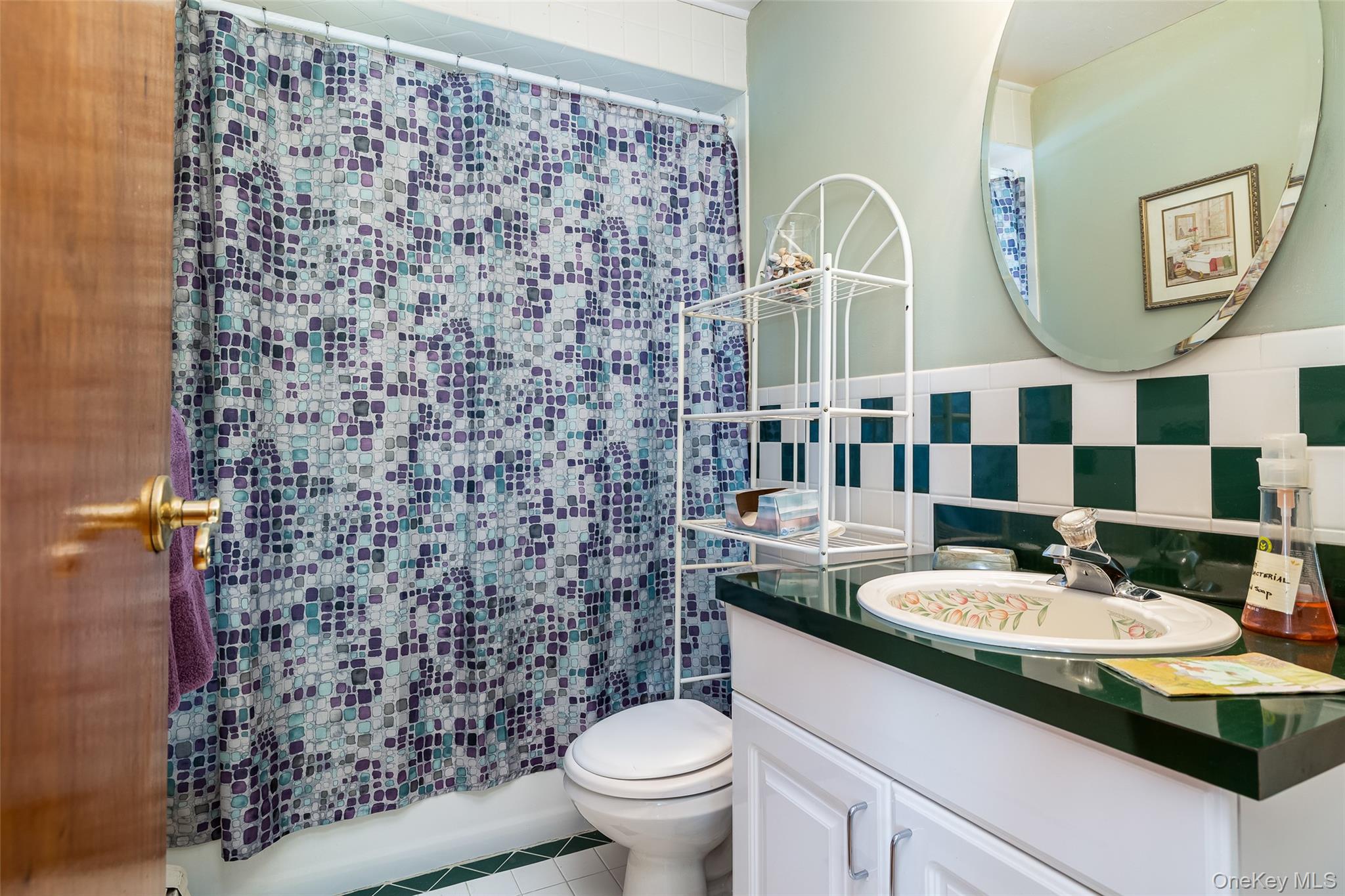 27 Beverly Road, Farmingdale, NY 11735