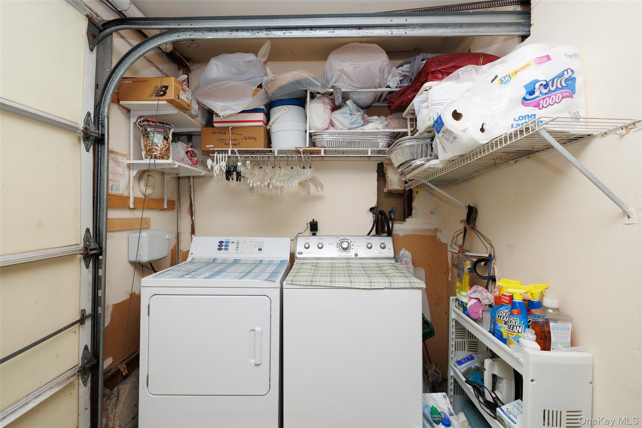 27 Beverly Road, Farmingdale, NY 11735