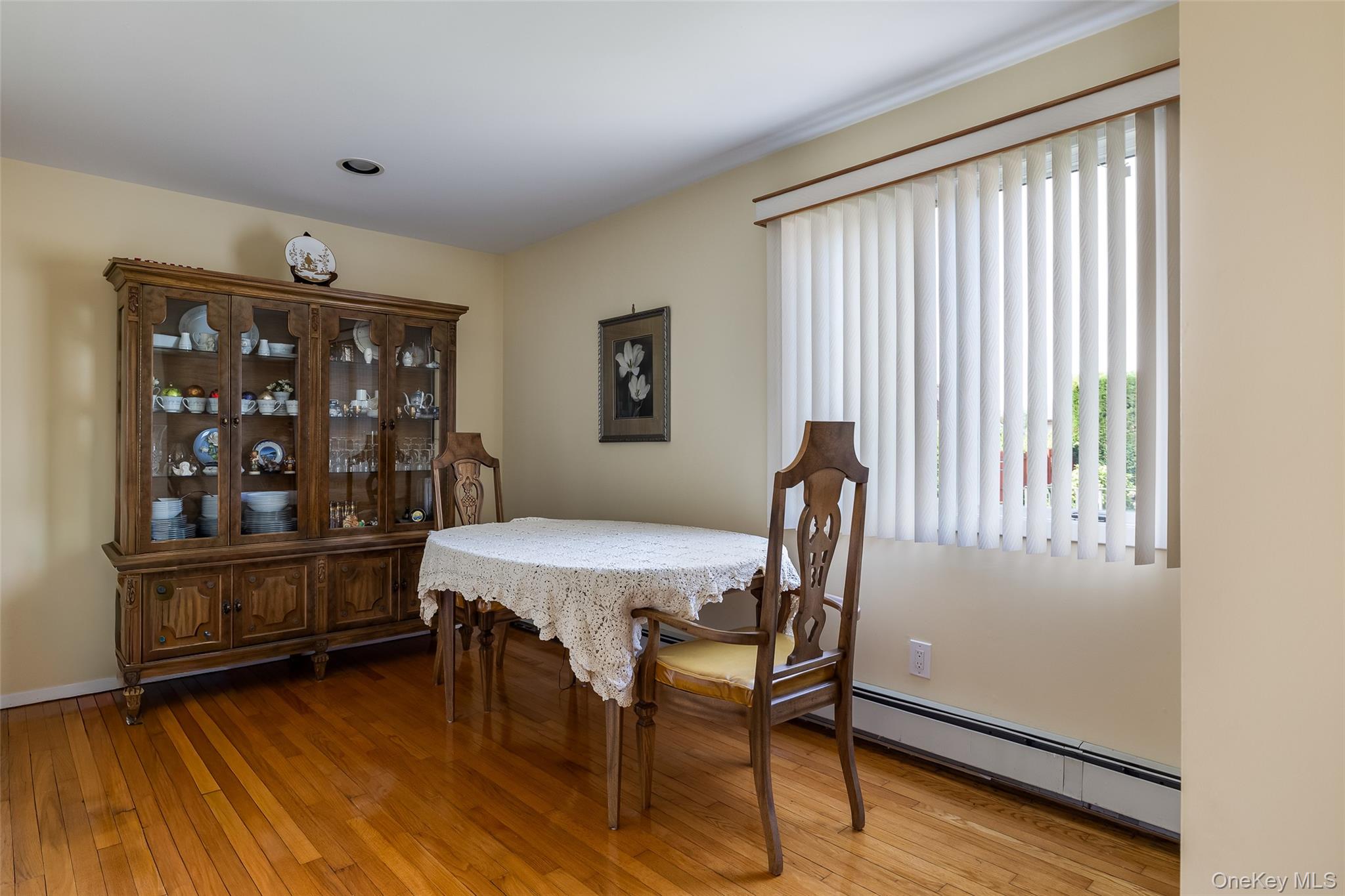 27 Beverly Road, Farmingdale, NY 11735