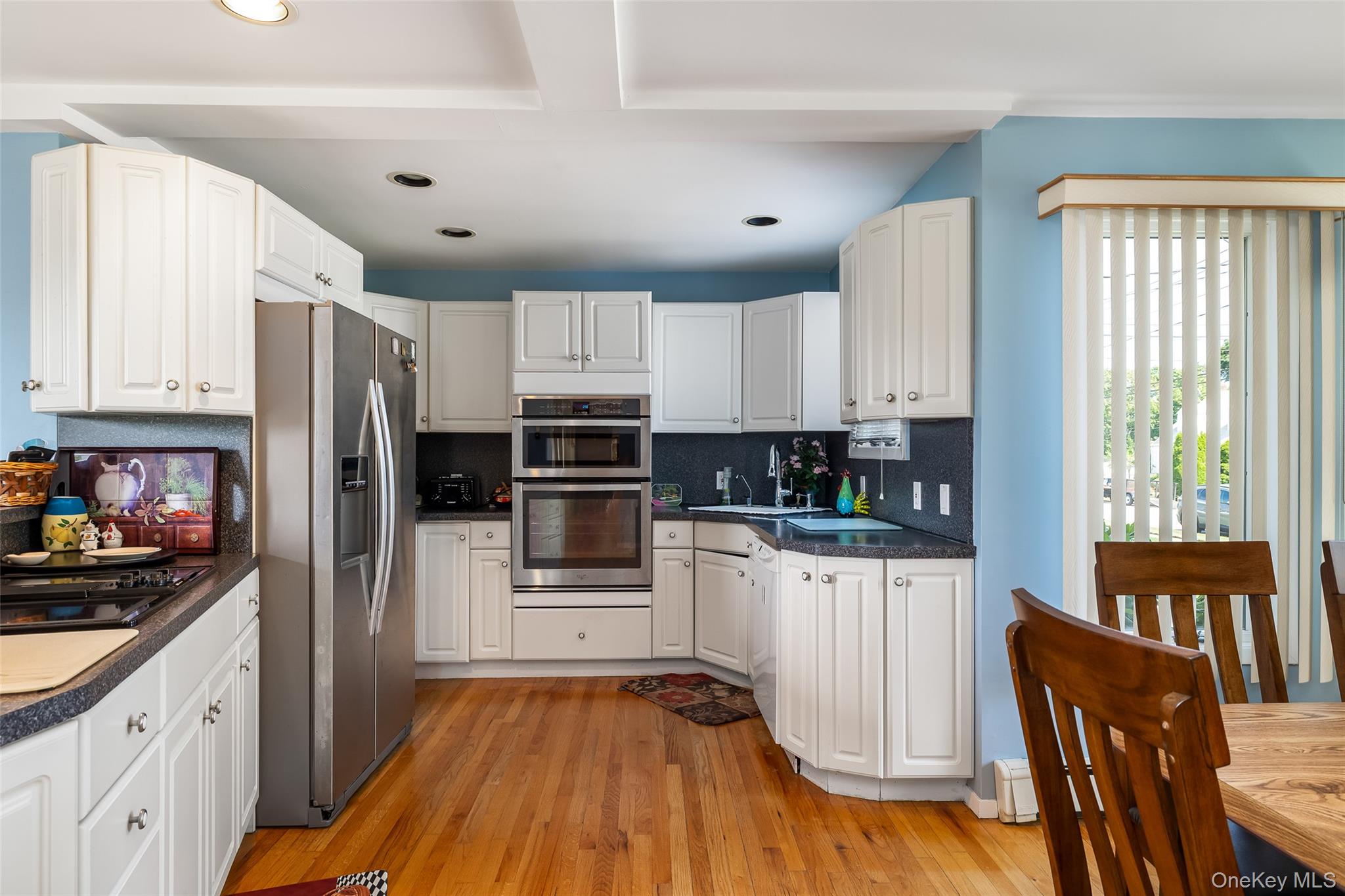 27 Beverly Road, Farmingdale, NY 11735