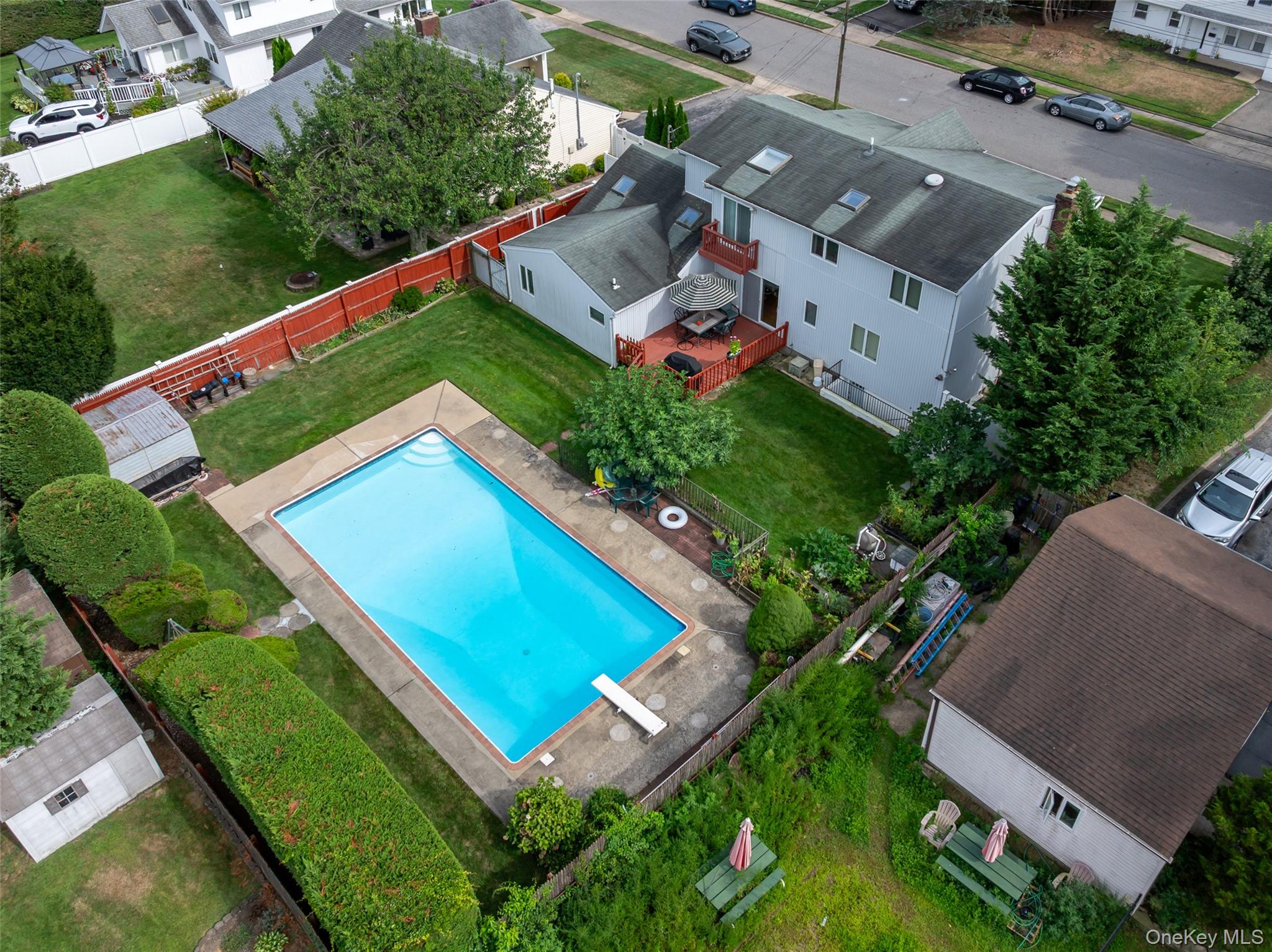 27 Beverly Road, Farmingdale, NY 11735