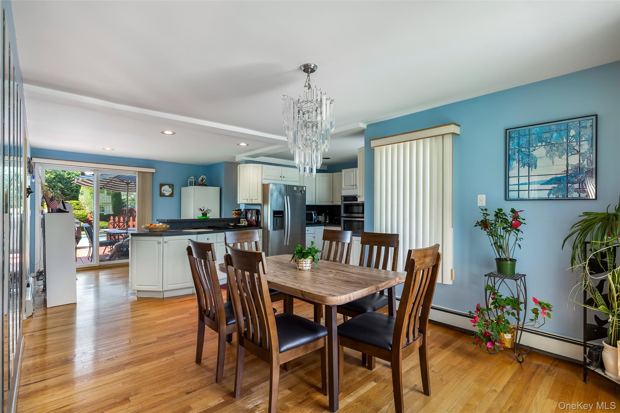 27 Beverly Road, Farmingdale, NY 11735