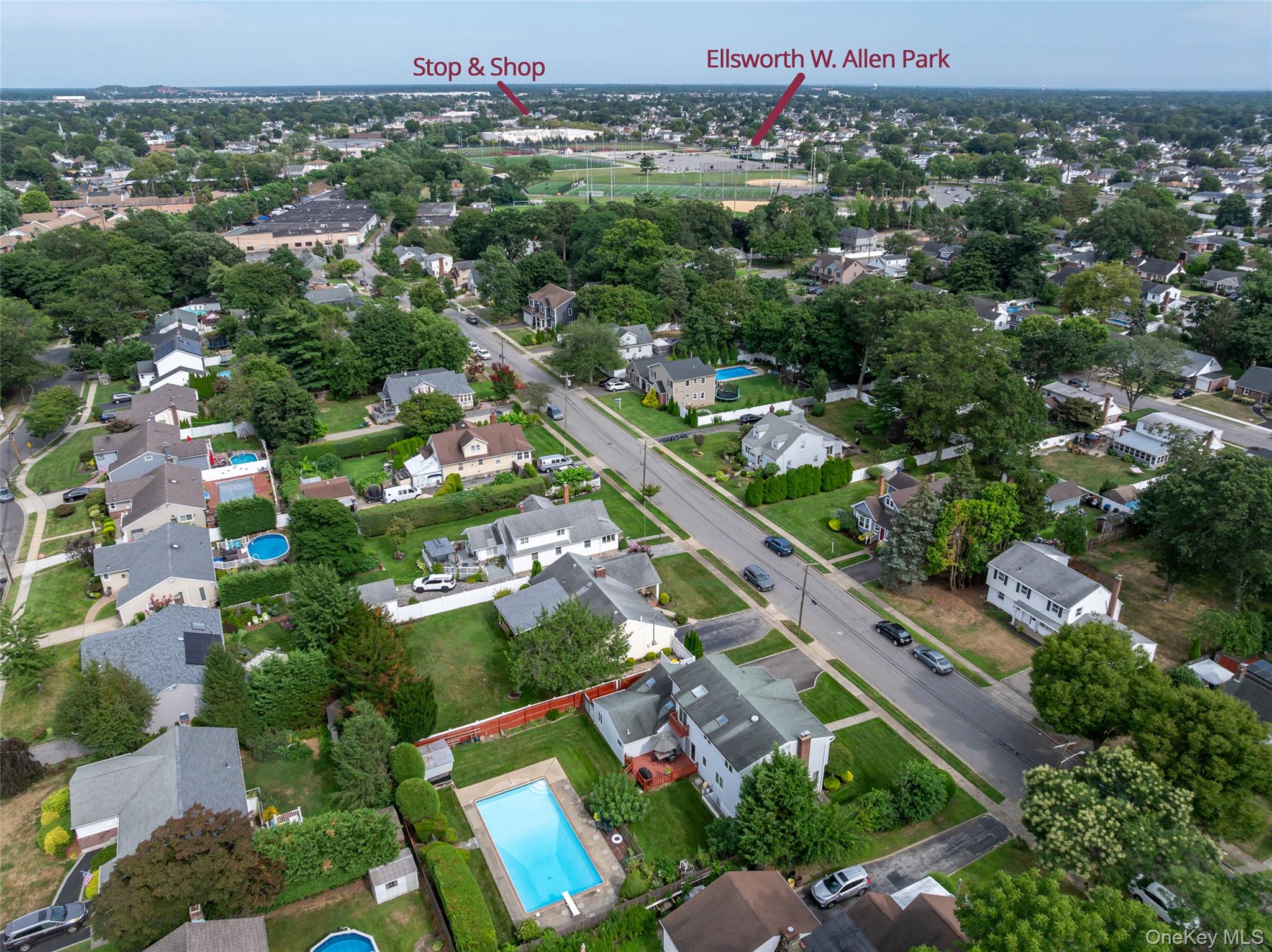 27 Beverly Road, Farmingdale, NY 11735