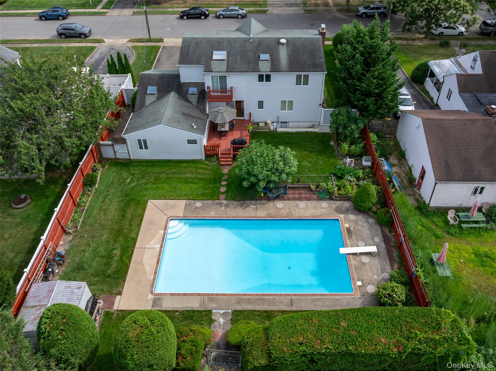 27 Beverly Road, Farmingdale, NY 11735