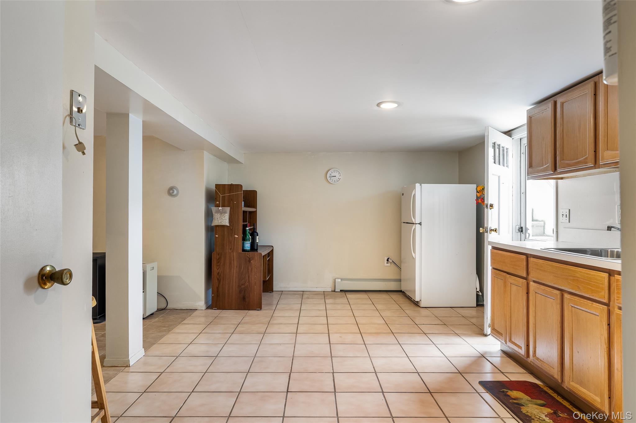 27 Beverly Road, Farmingdale, NY 11735