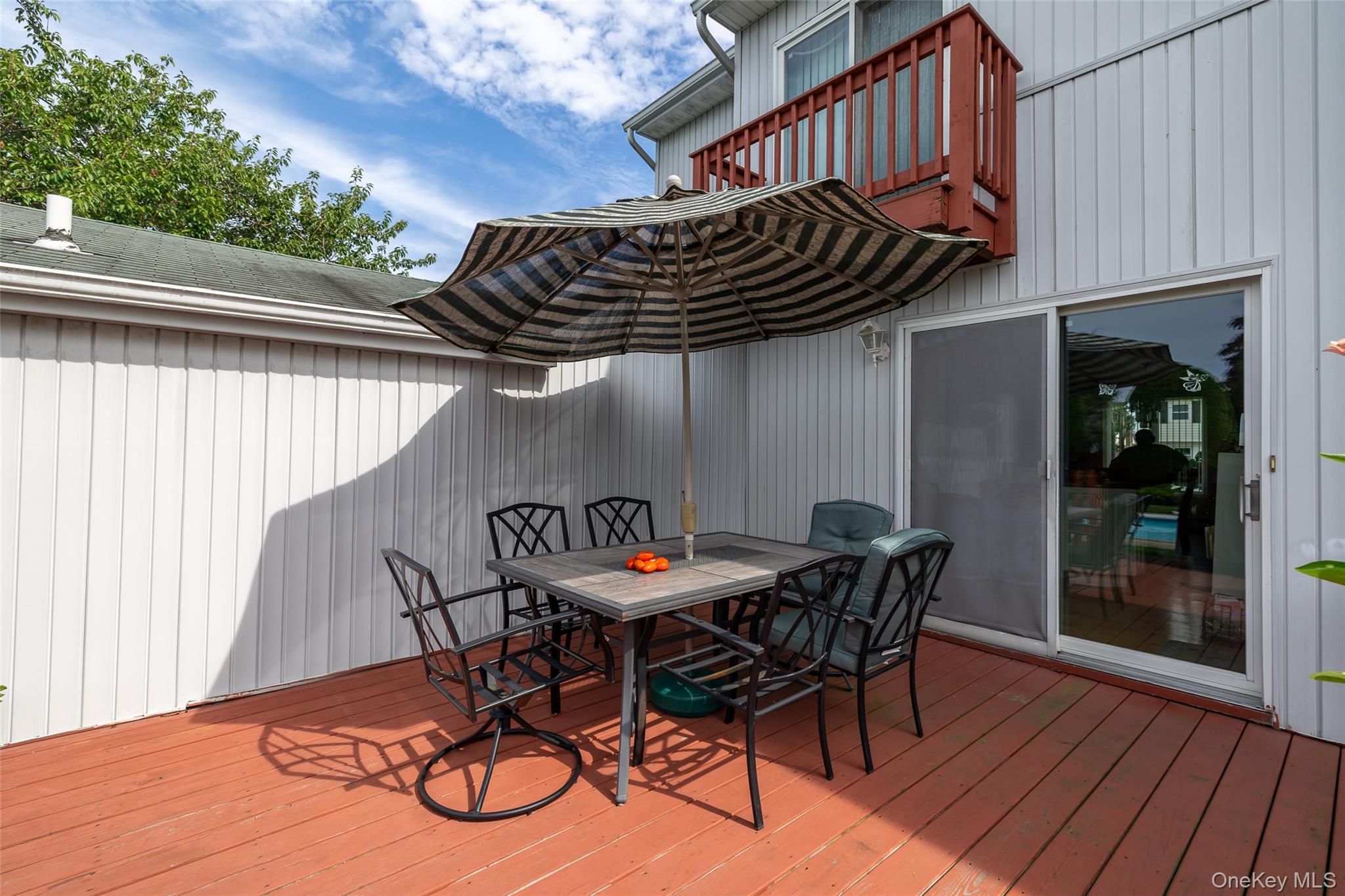 27 Beverly Road, Farmingdale, NY 11735