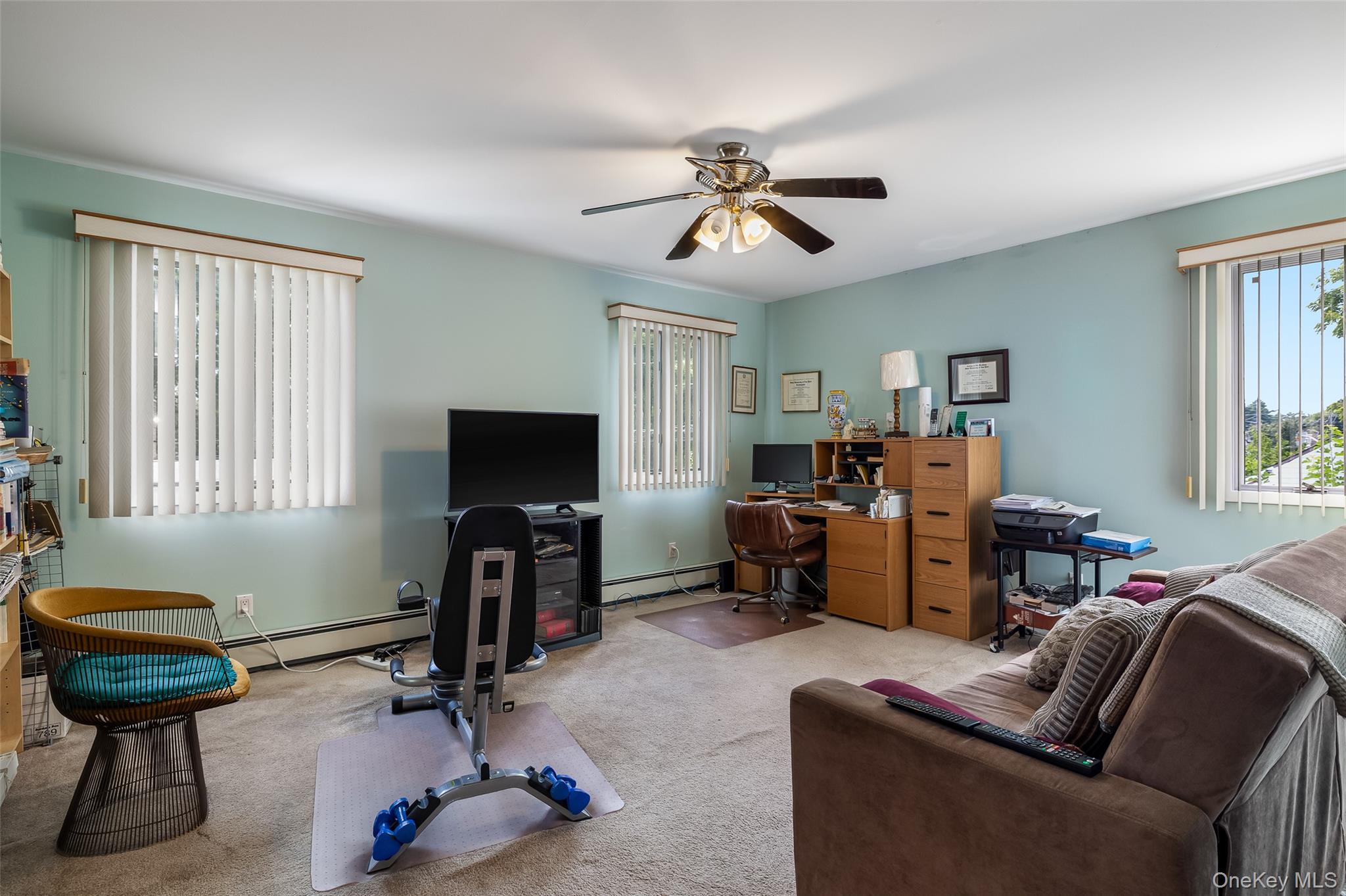 27 Beverly Road, Farmingdale, NY 11735