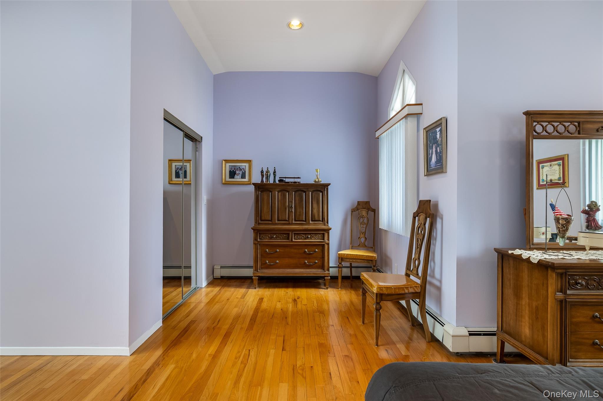 27 Beverly Road, Farmingdale, NY 11735