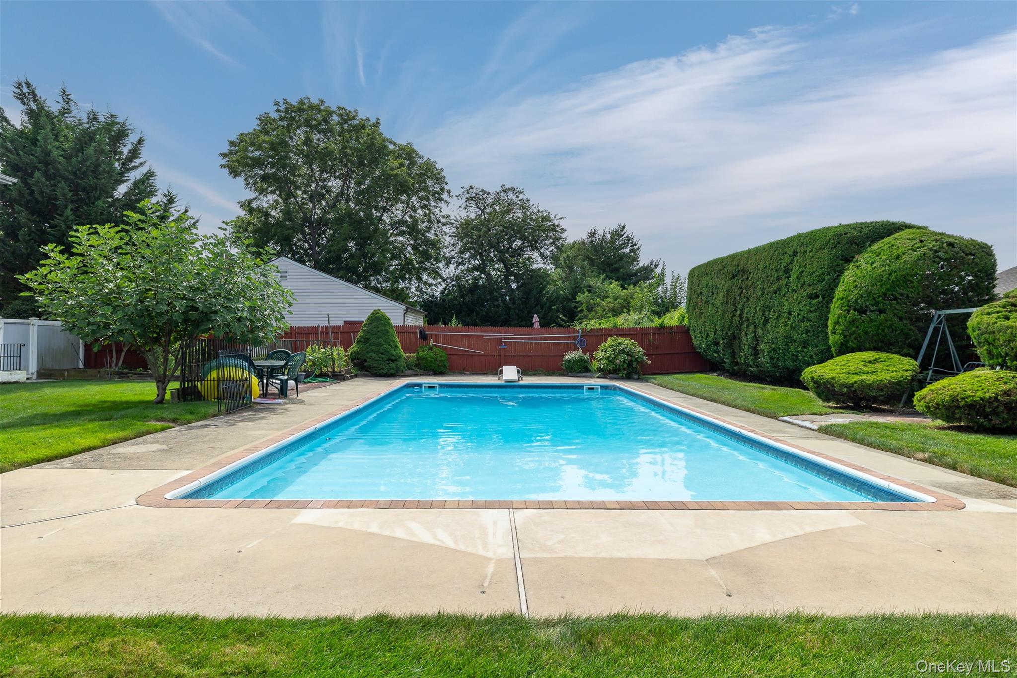 27 Beverly Road, Farmingdale, NY 11735