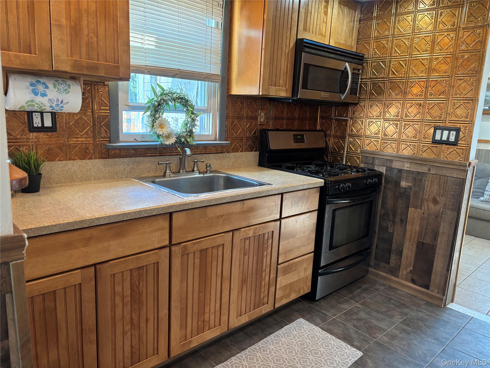 1529 Carl Avenue, Holbrook, NY 11741