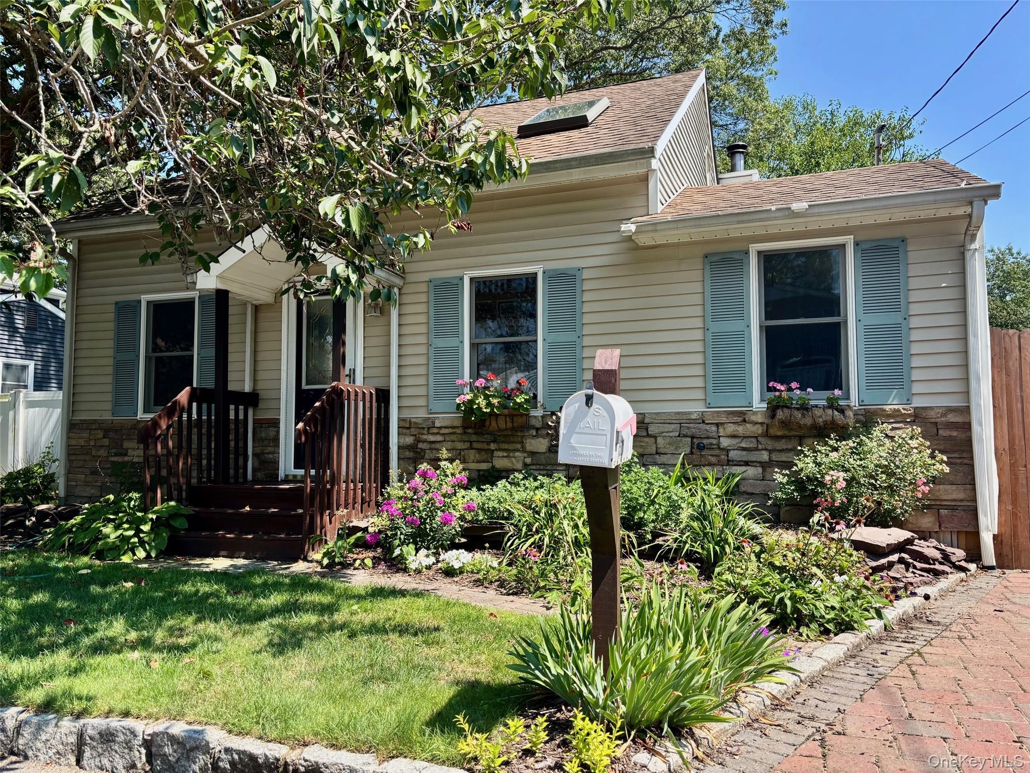 1529 Carl Avenue, Holbrook, NY 11741