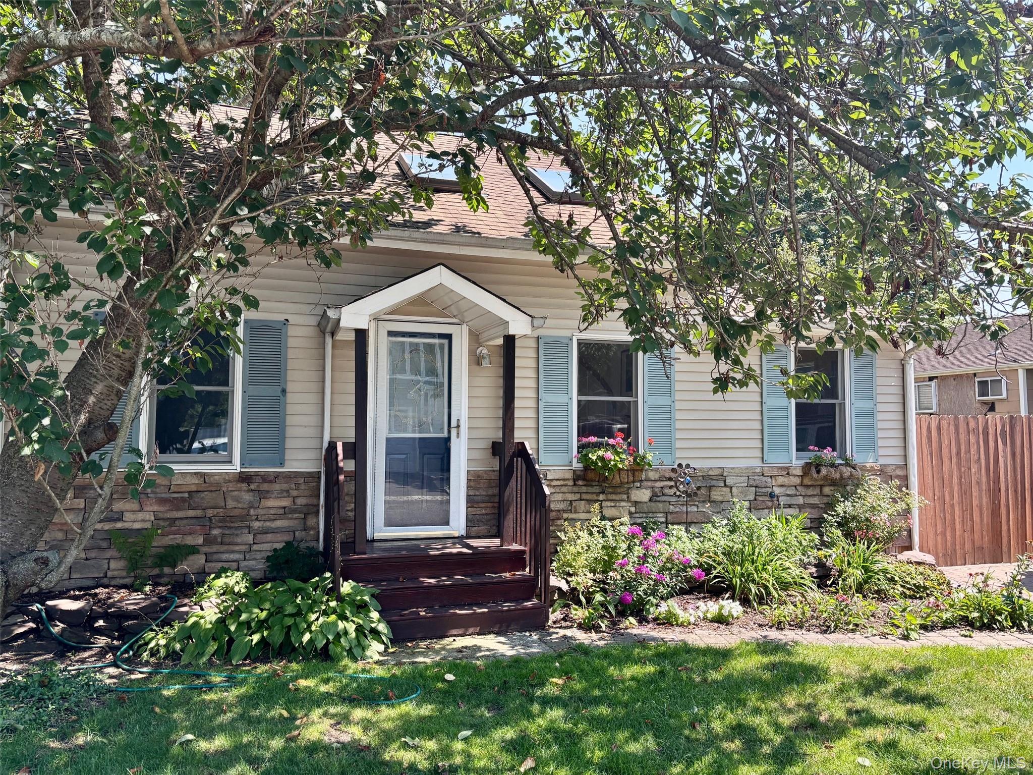 1529 Carl Avenue, Holbrook, NY 11741