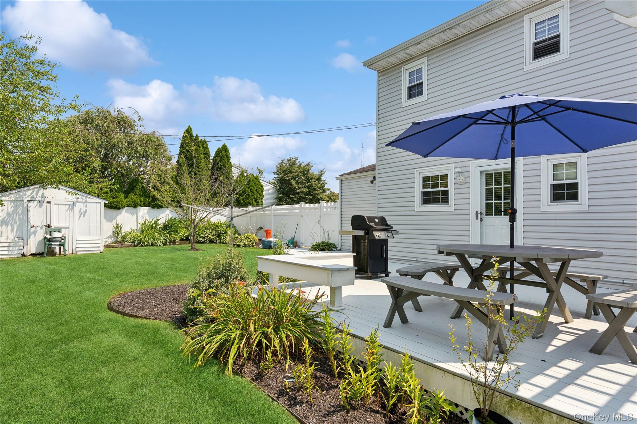 7 Mark Lane, Farmingville, NY 11738