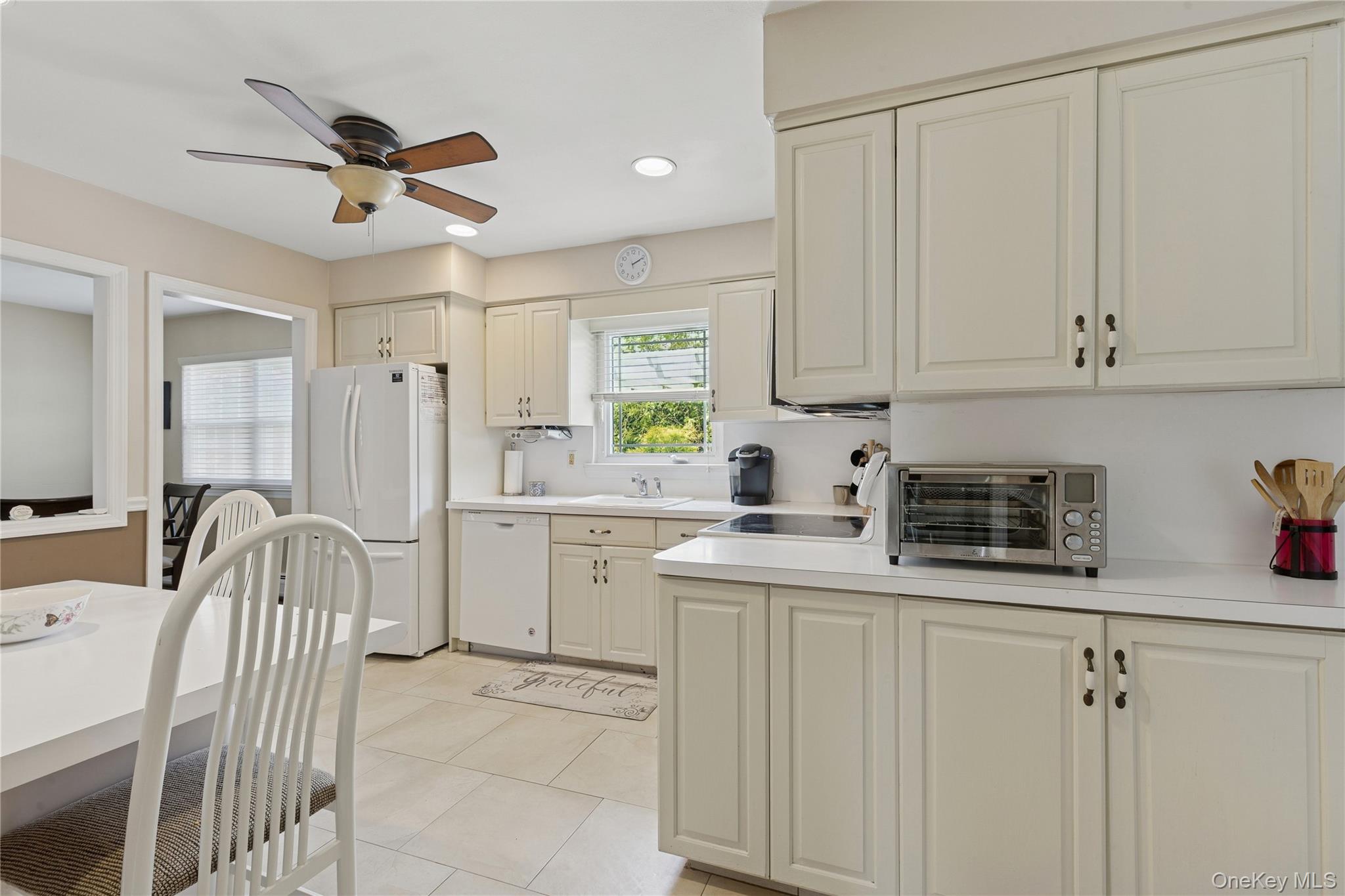 7 Mark Lane, Farmingville, NY 11738