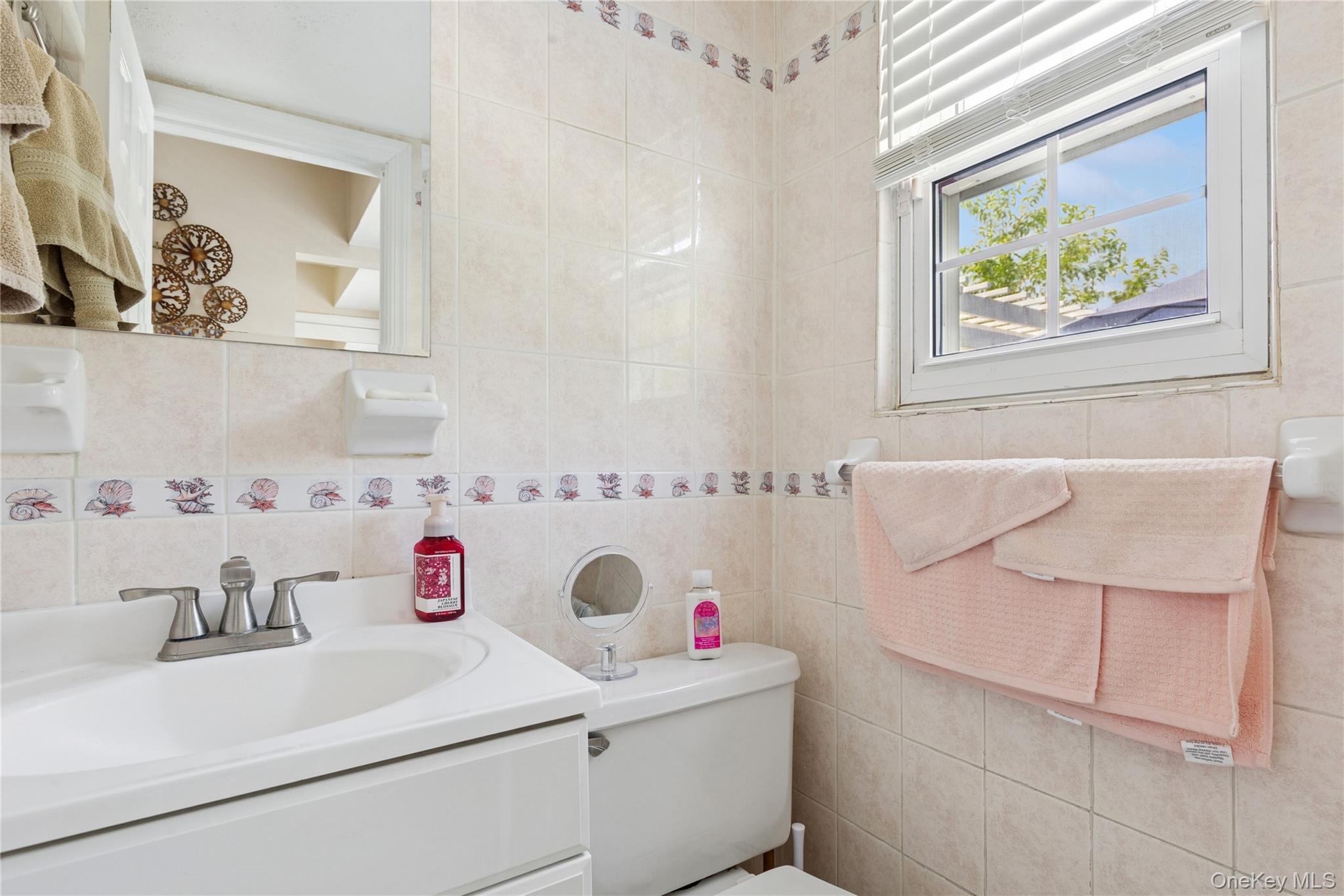 7 Mark Lane, Farmingville, NY 11738