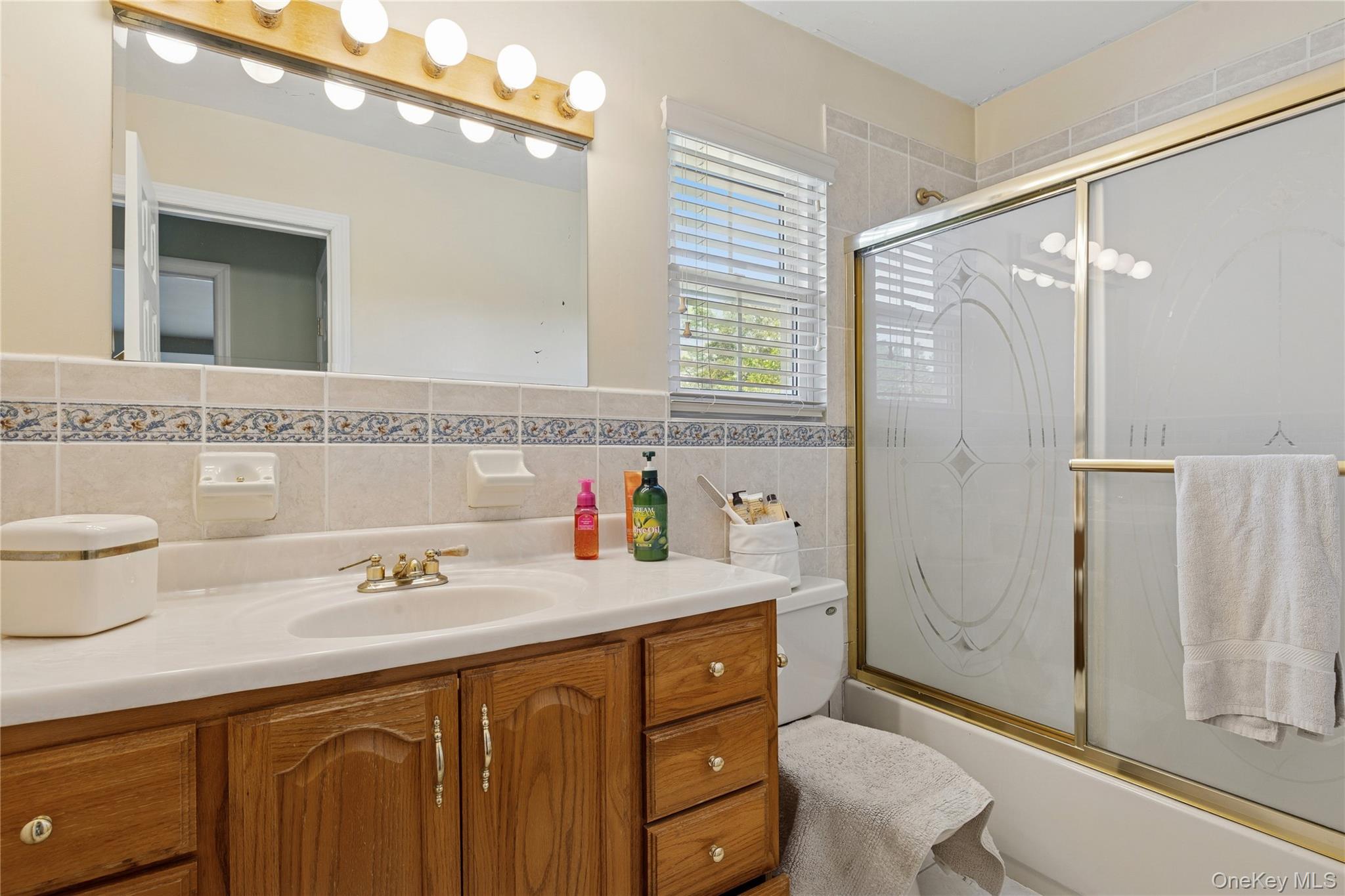 7 Mark Lane, Farmingville, NY 11738