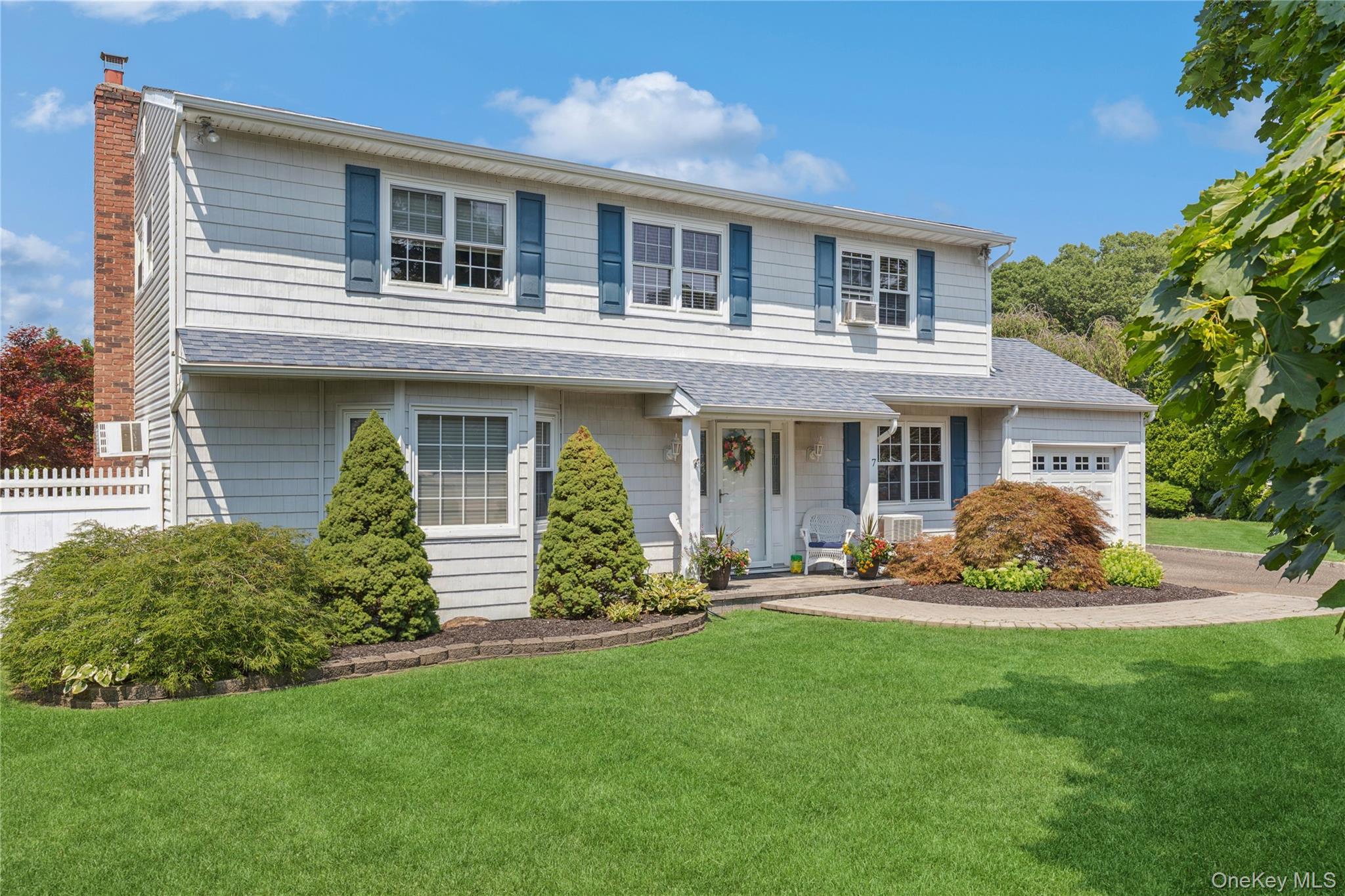 7 Mark Lane, Farmingville, NY 11738