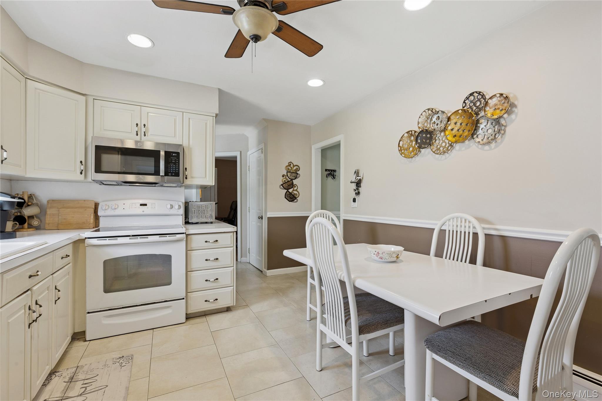 7 Mark Lane, Farmingville, NY 11738