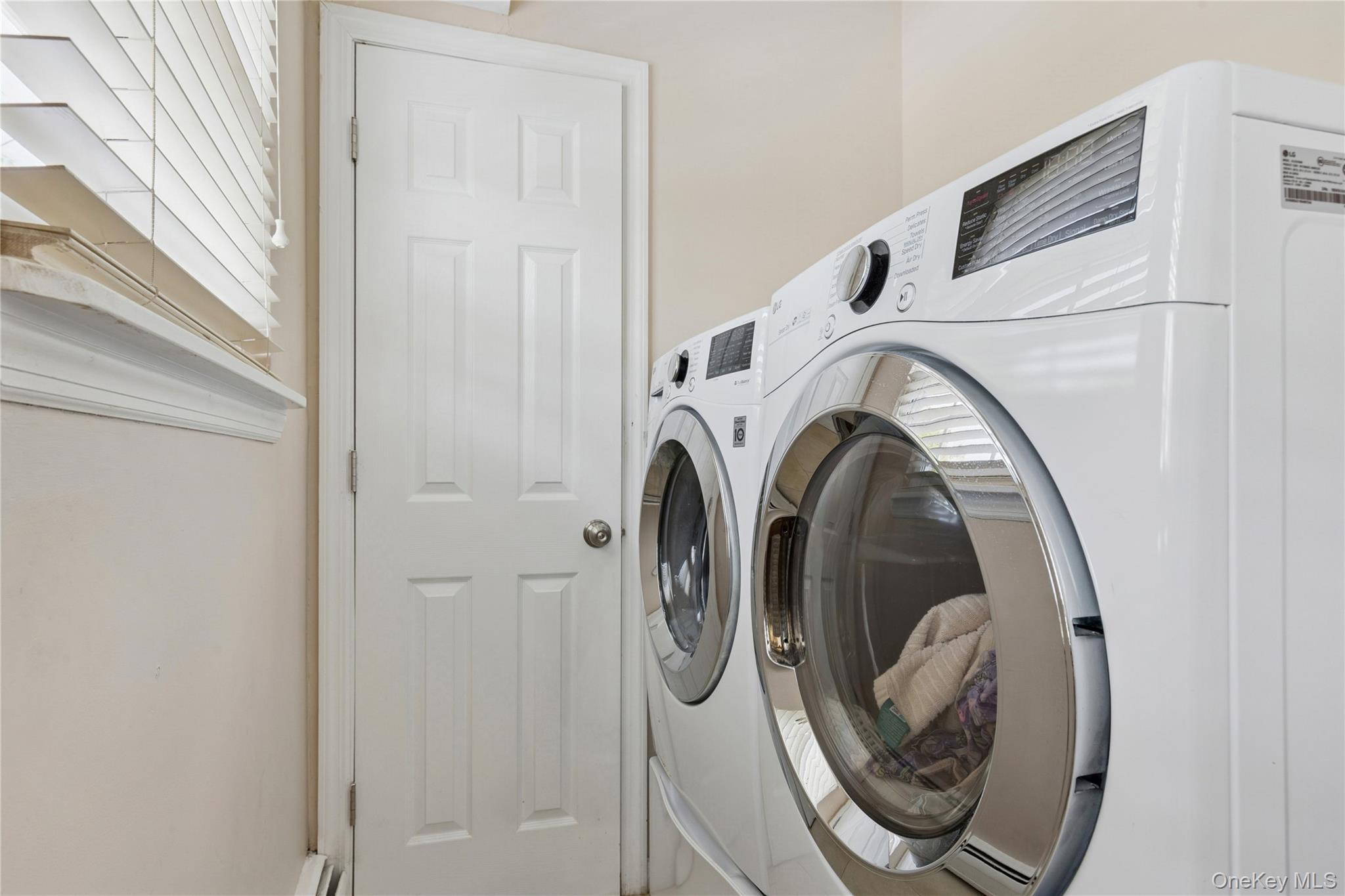 7 Mark Lane, Farmingville, NY 11738