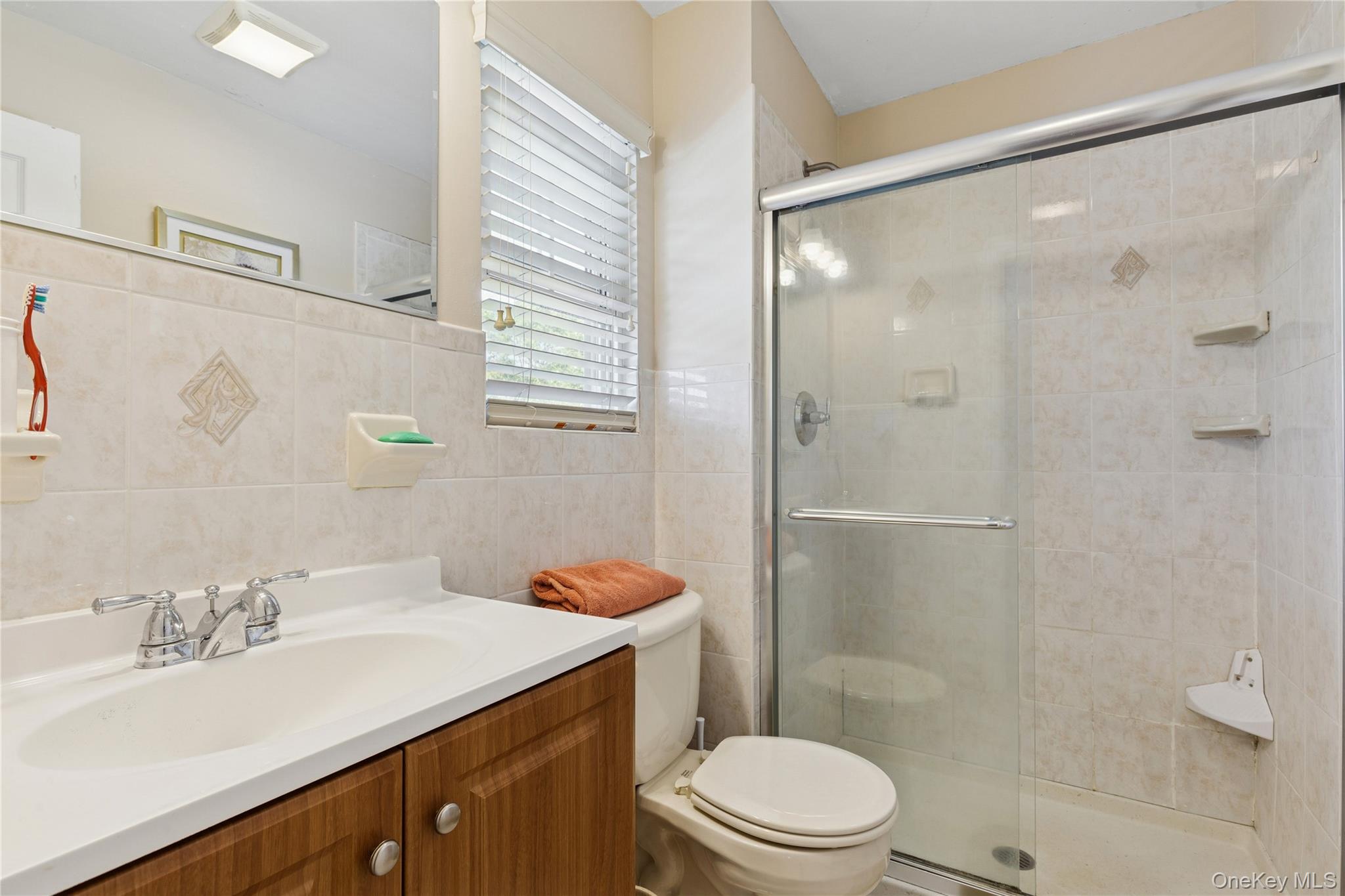 7 Mark Lane, Farmingville, NY 11738