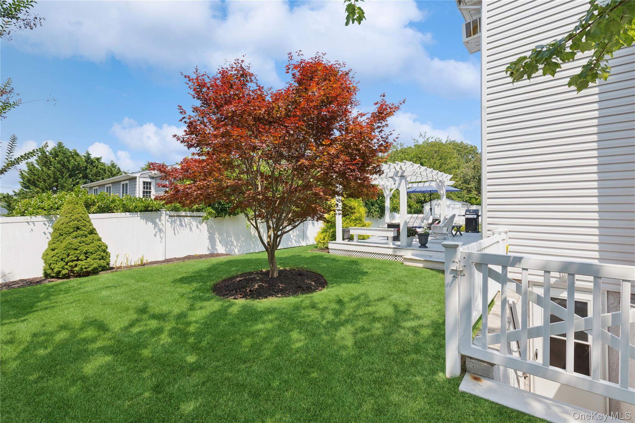 7 Mark Lane, Farmingville, NY 11738