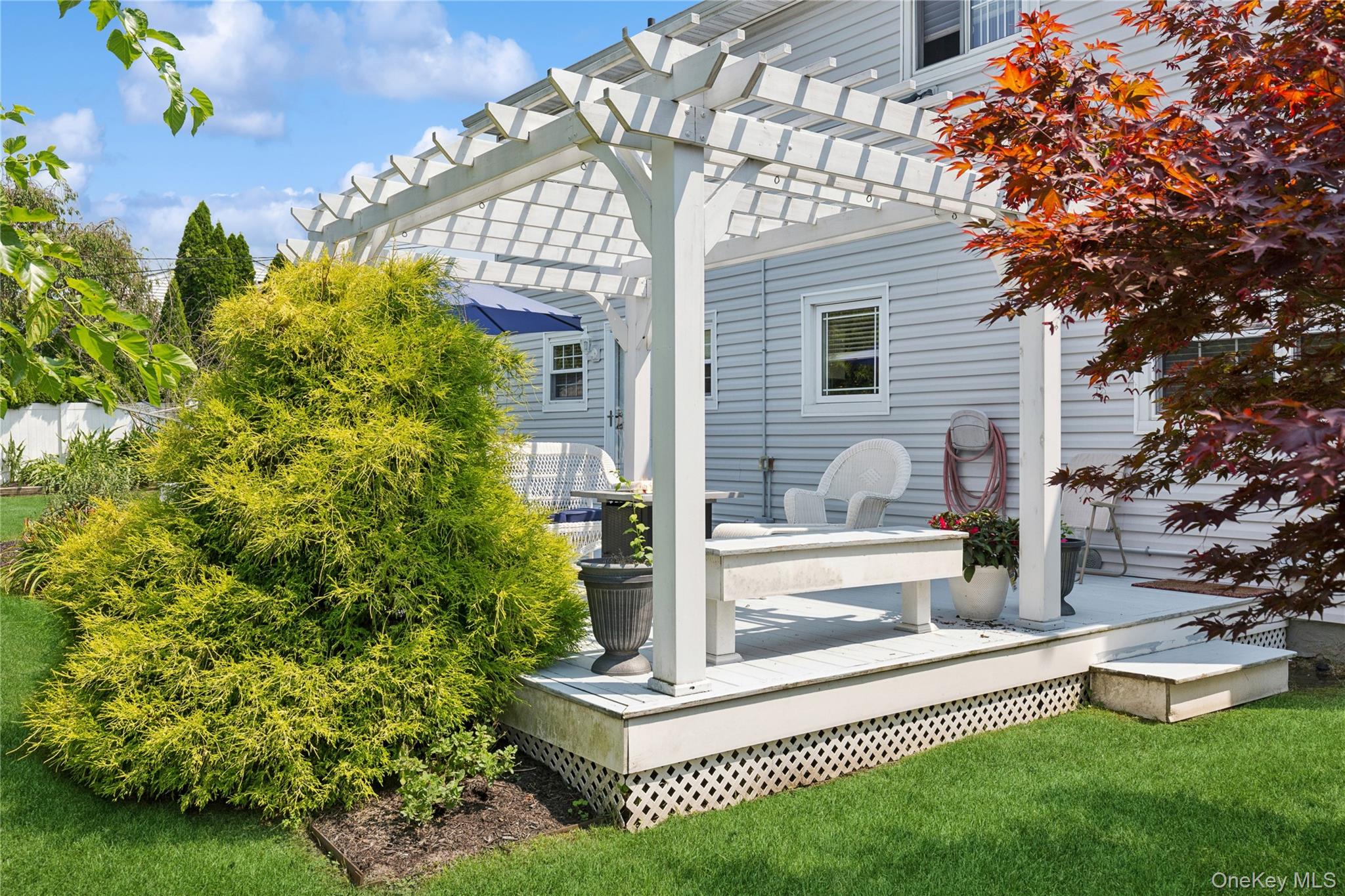 7 Mark Lane, Farmingville, NY 11738