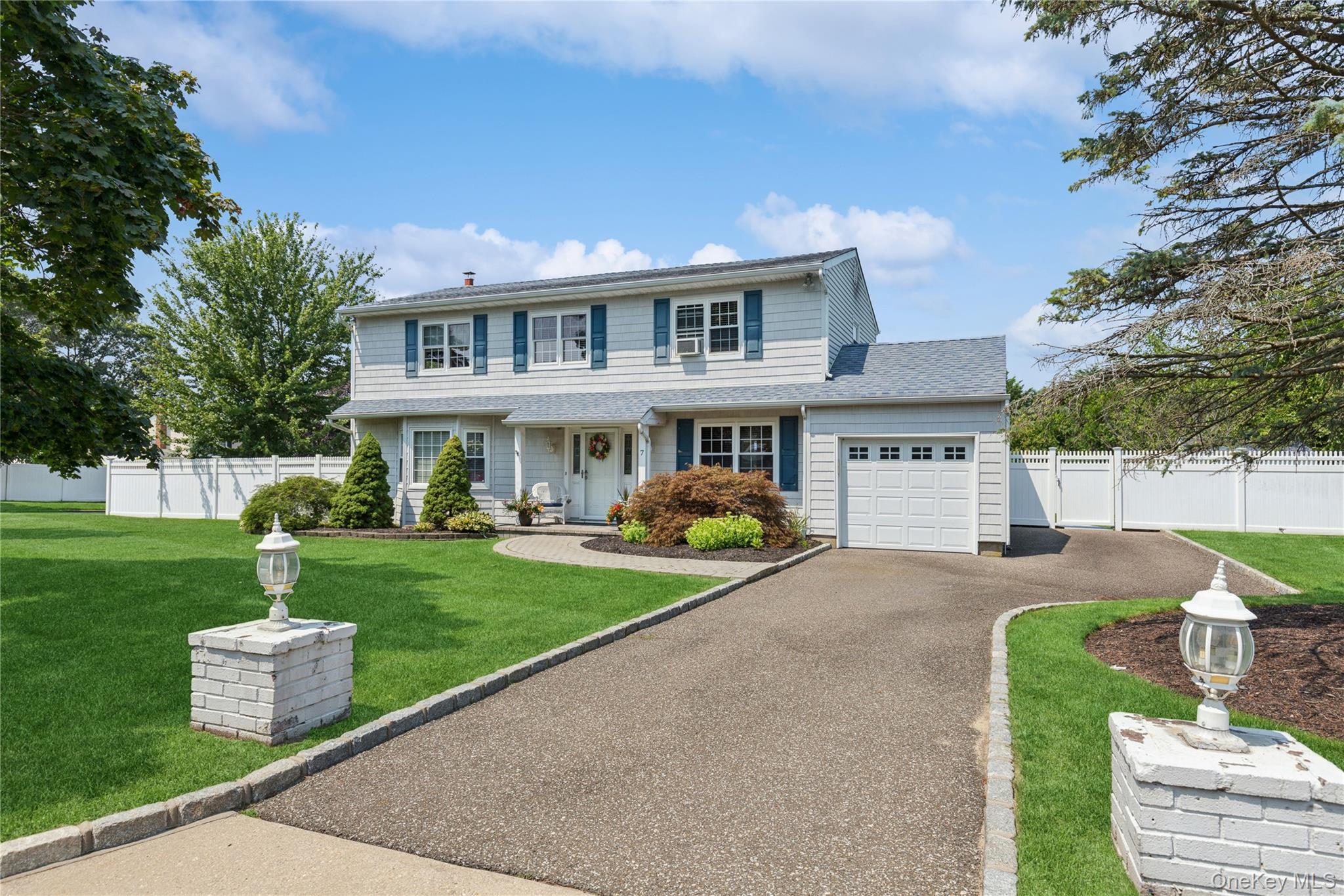 7 Mark Lane, Farmingville, NY 11738